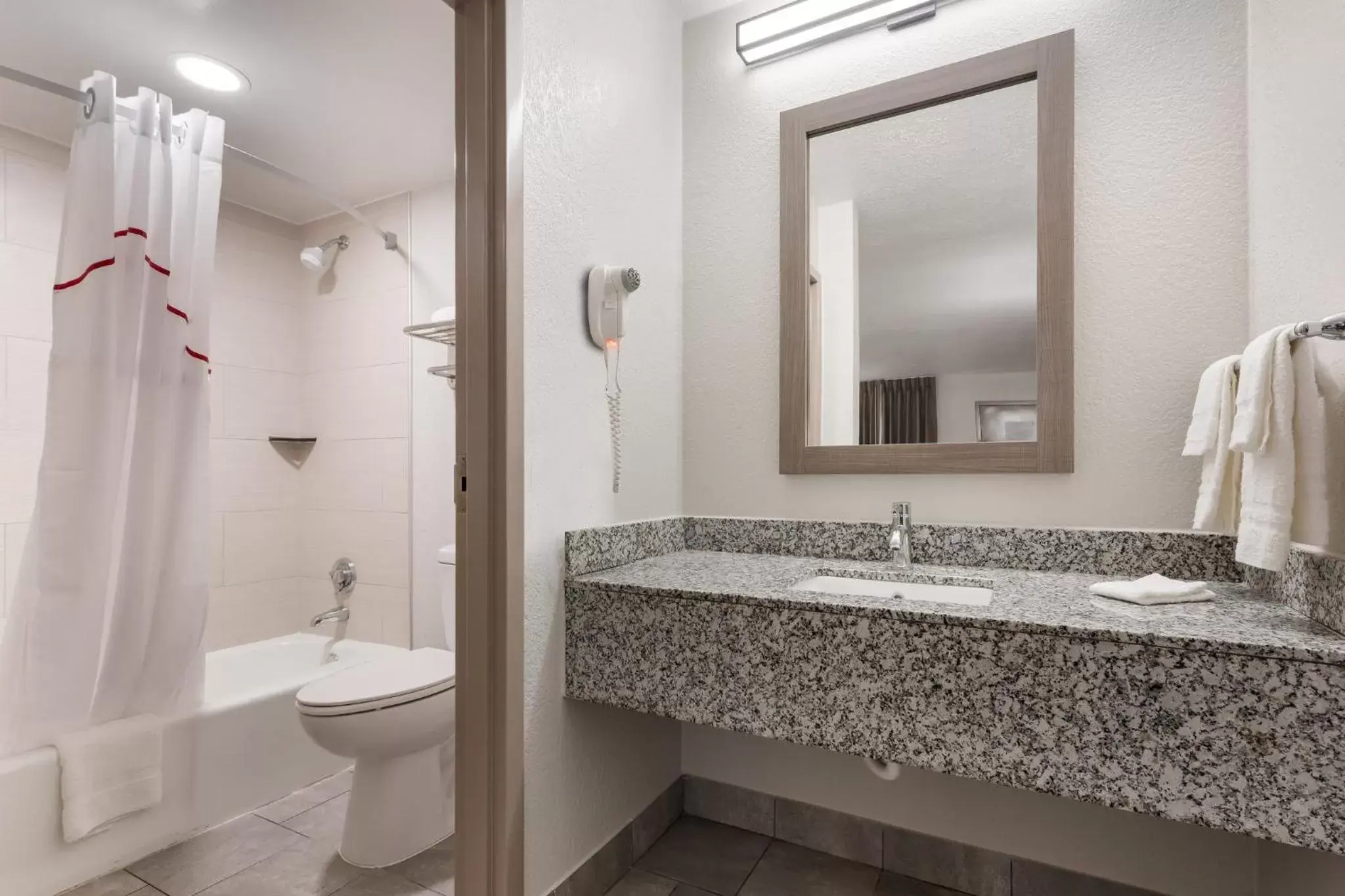 Bathroom in Red Roof Inn Birmingham South Bathroom in Red Roof Inn Birmingham South