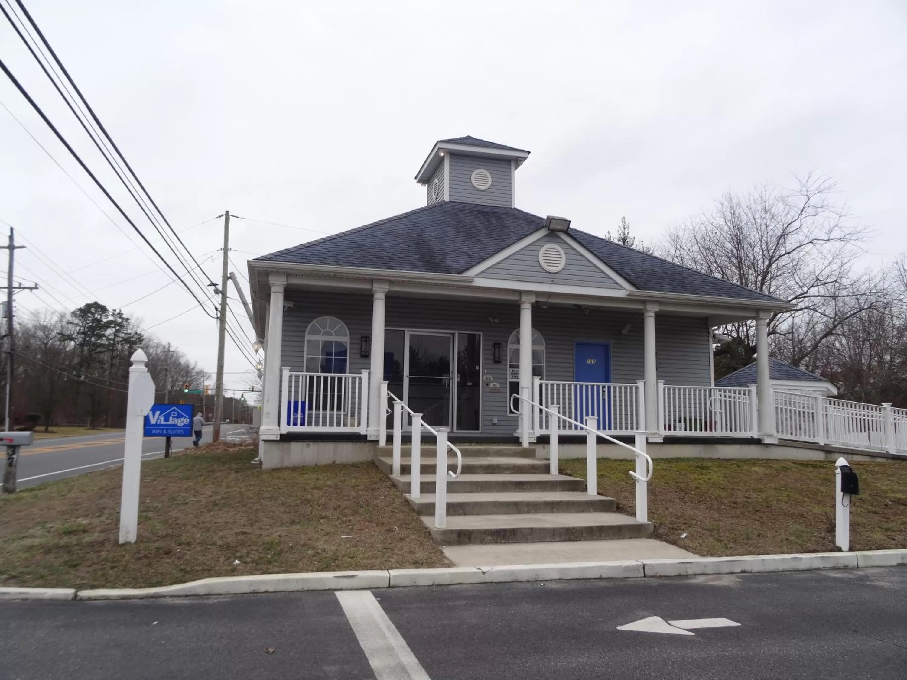 Village Inn & Suites - Smithville