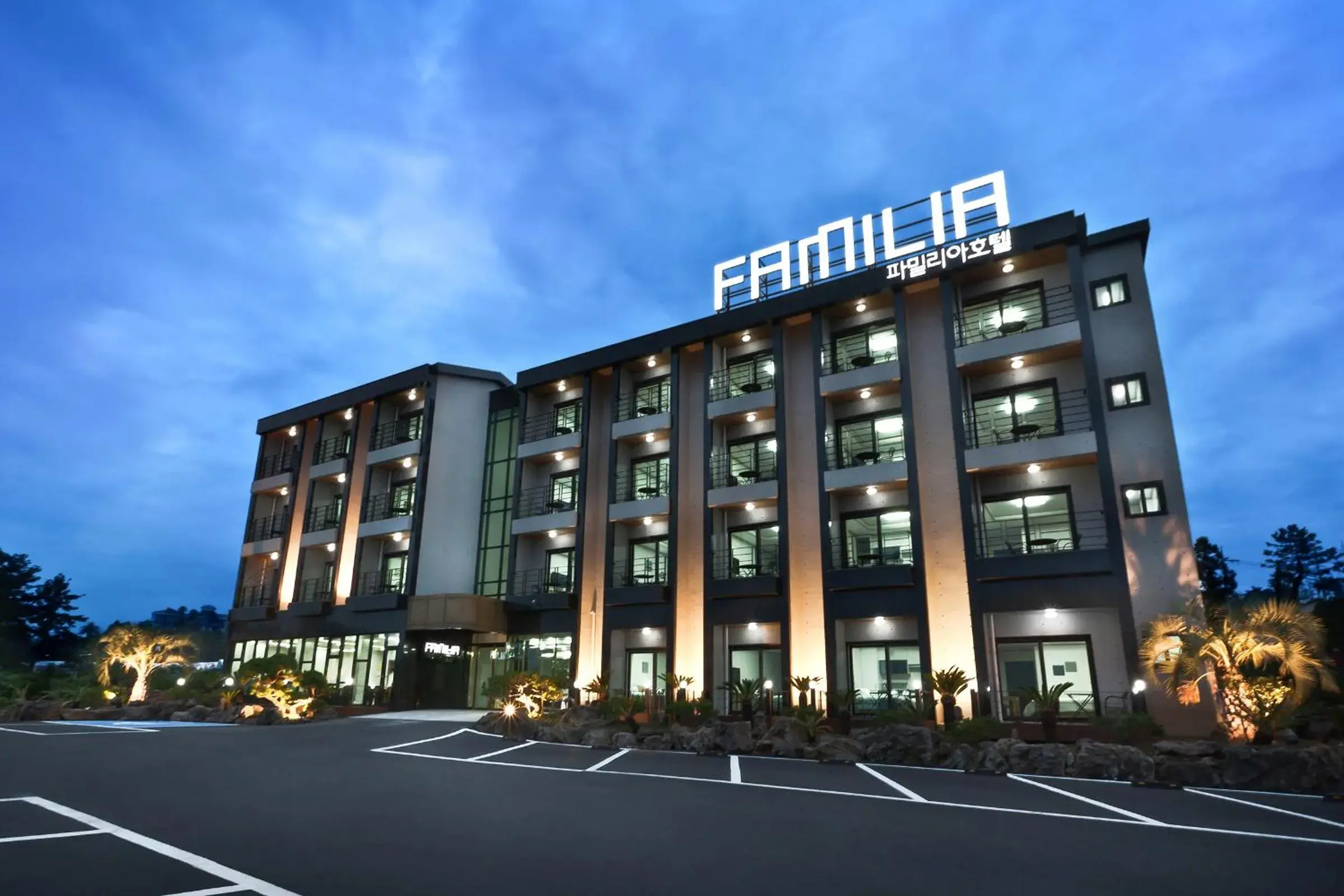 Facade/entrance, Property Building in Familia Hotel Jeju