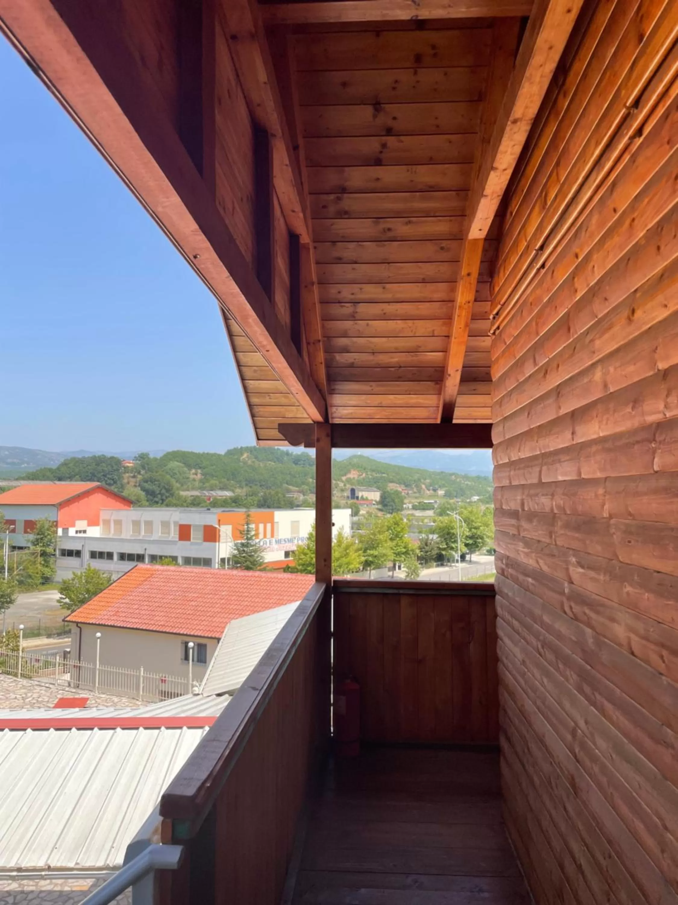 Property building, Balcony/Terrace in Vila Livio - Guest house Rreshen Mirdite