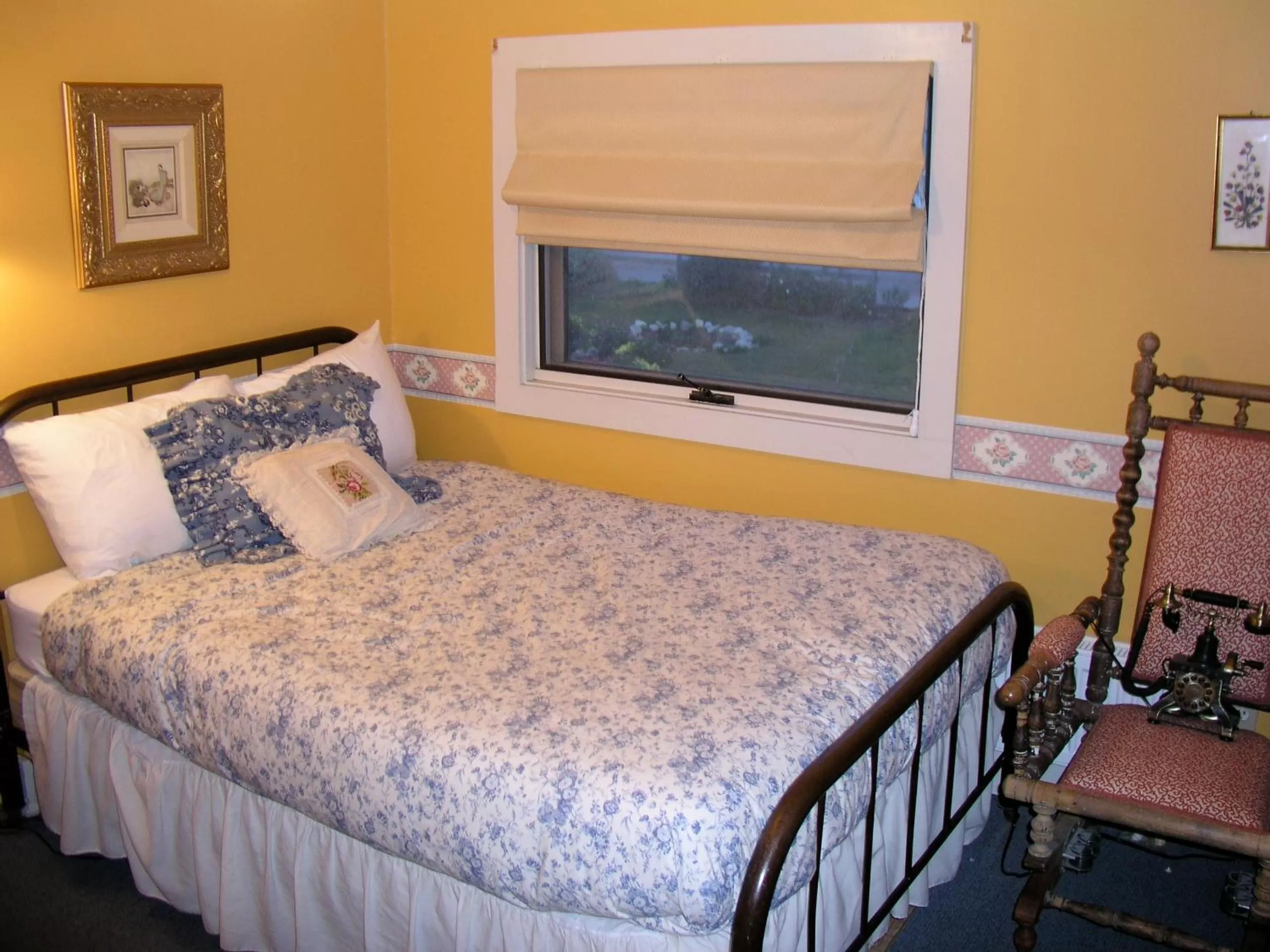 Bed in Historic Skagway Inn