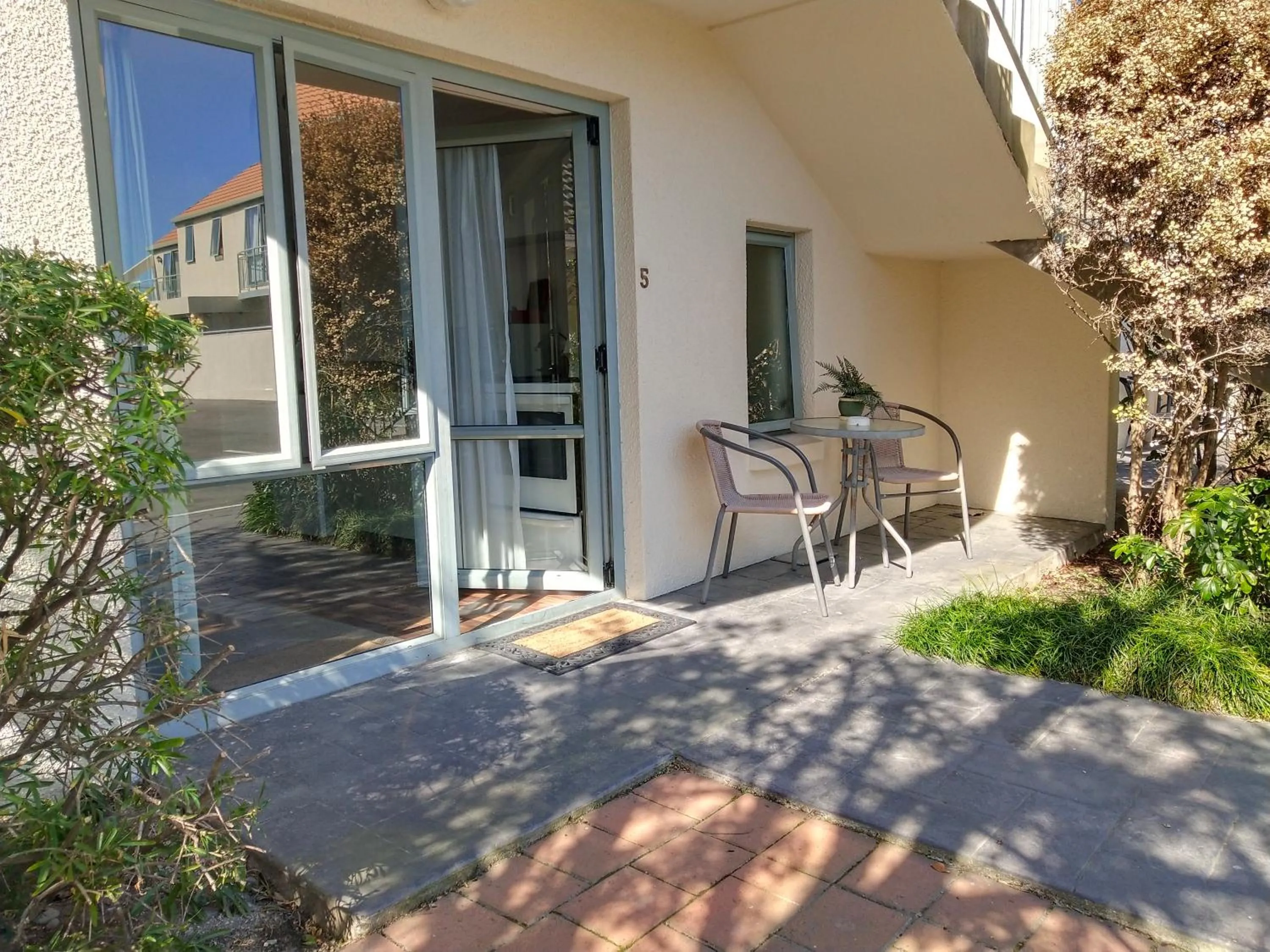 Balcony/Terrace in Alcala Motor Lodge