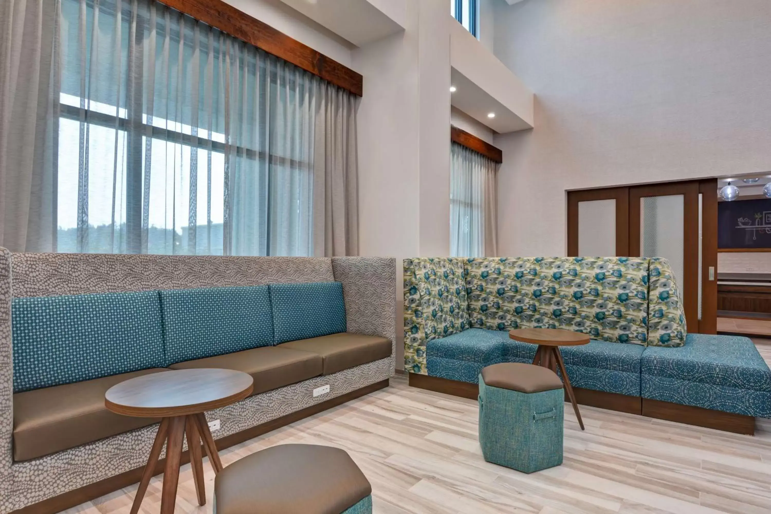 Lobby or reception, Seating Area in Hampton Inn & Suites Tampa Riverview