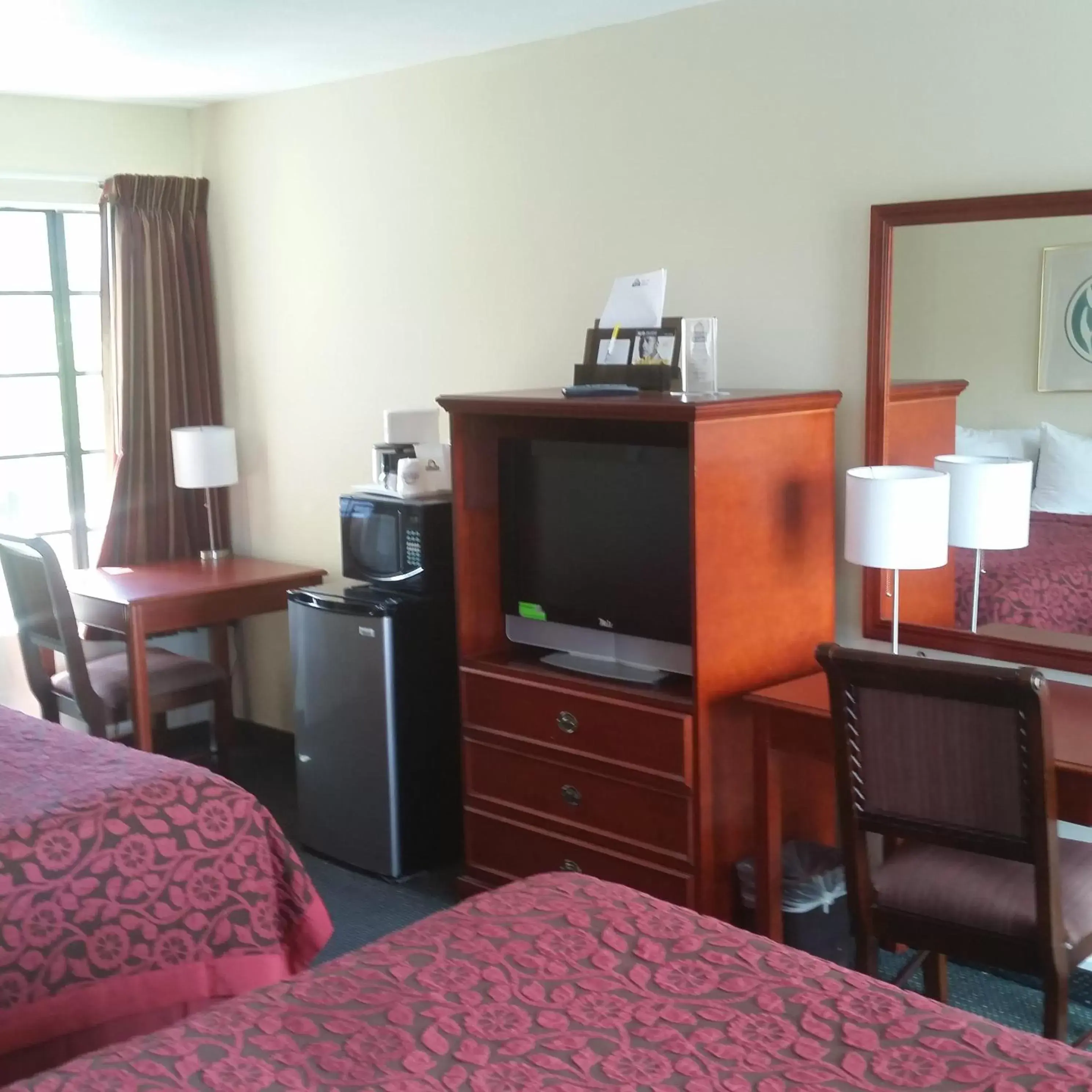 Day, TV/Entertainment Center in Days Inn by Wyndham Orange Anaheim