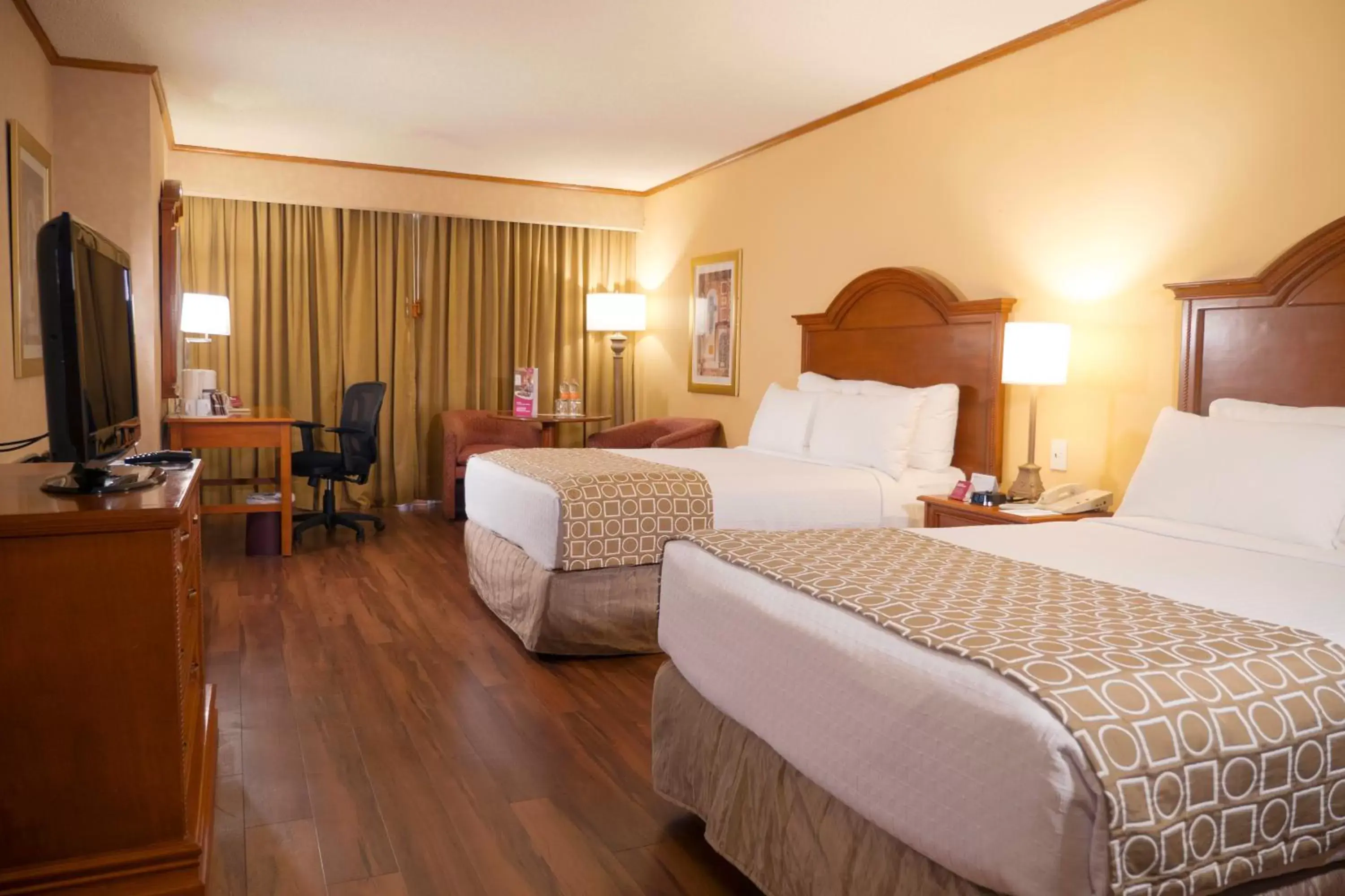 Photo of the whole room, Bed in Crowne Plaza Hotel Monterrey, an IHG Hotel