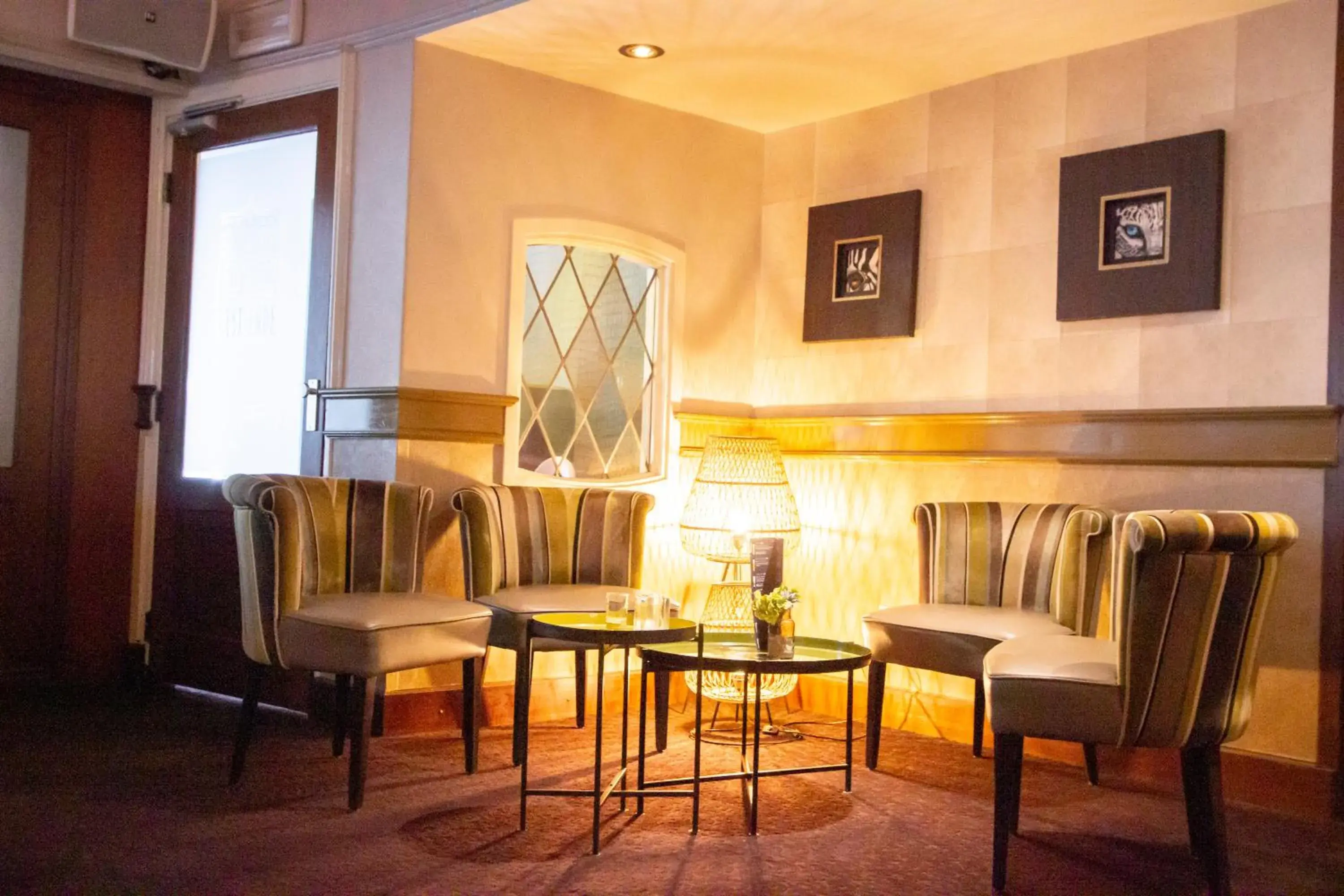 Lounge or bar in Golden Tulip West Ende