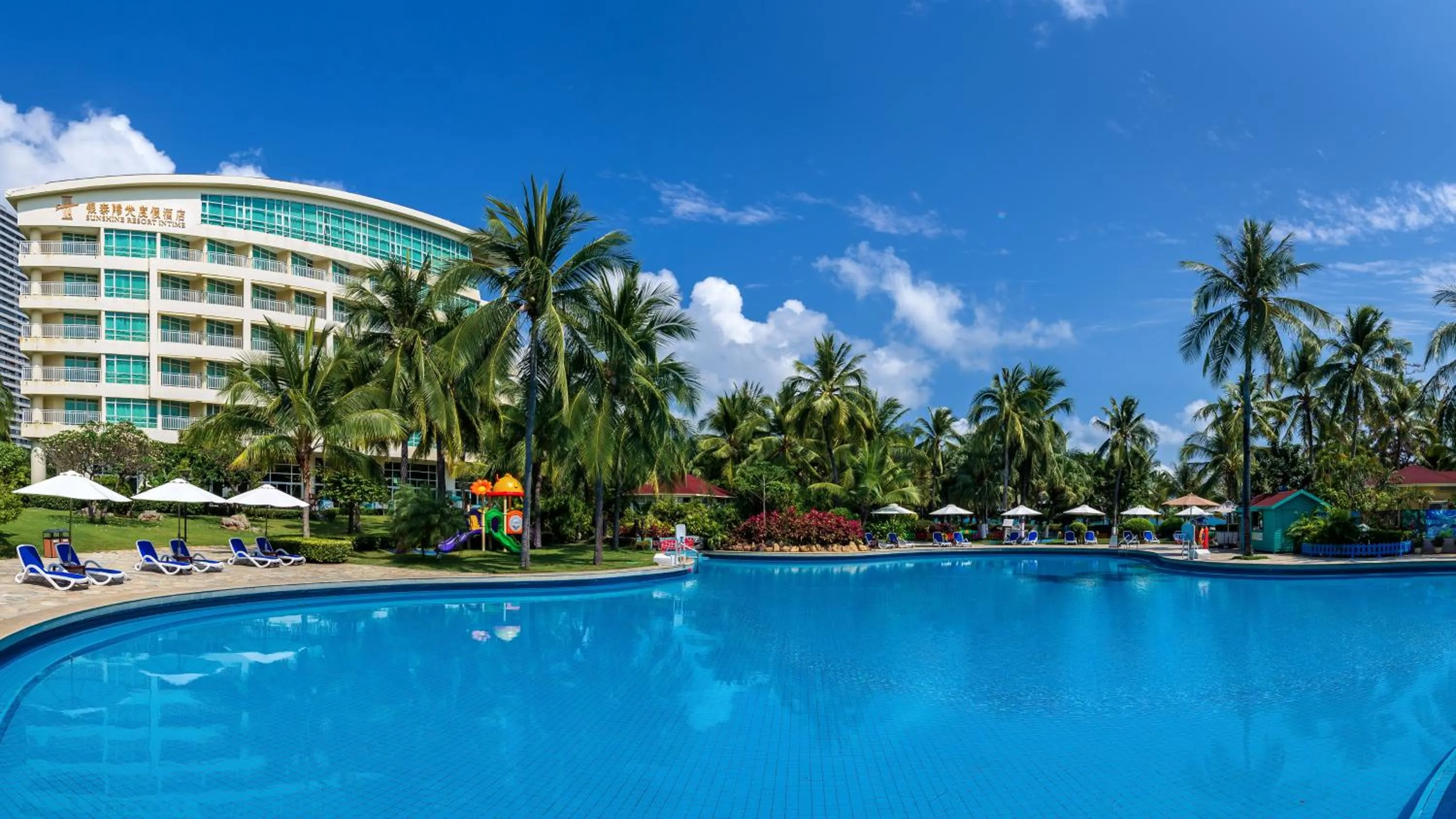Swimming Pool in Sunshine Resort Intime Sanya