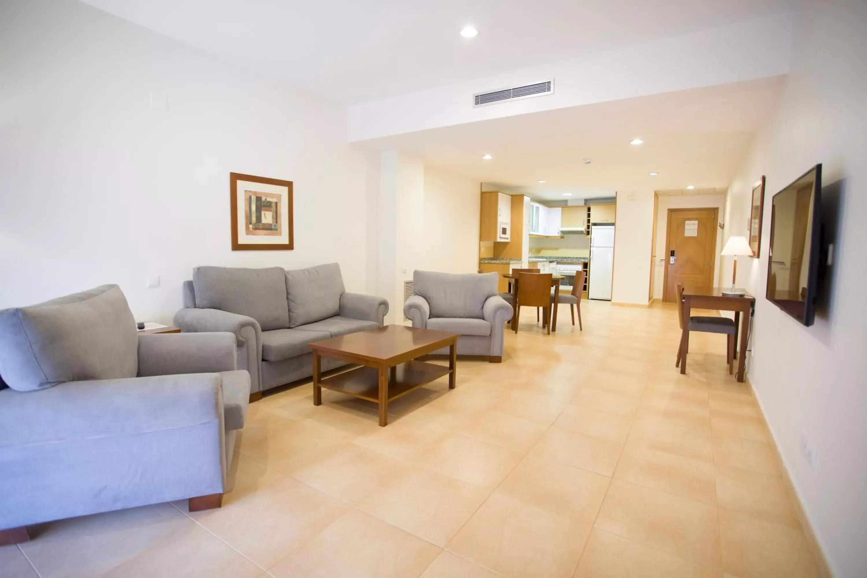 Kitchen or kitchenette, Seating Area in Aparthotel Albufera