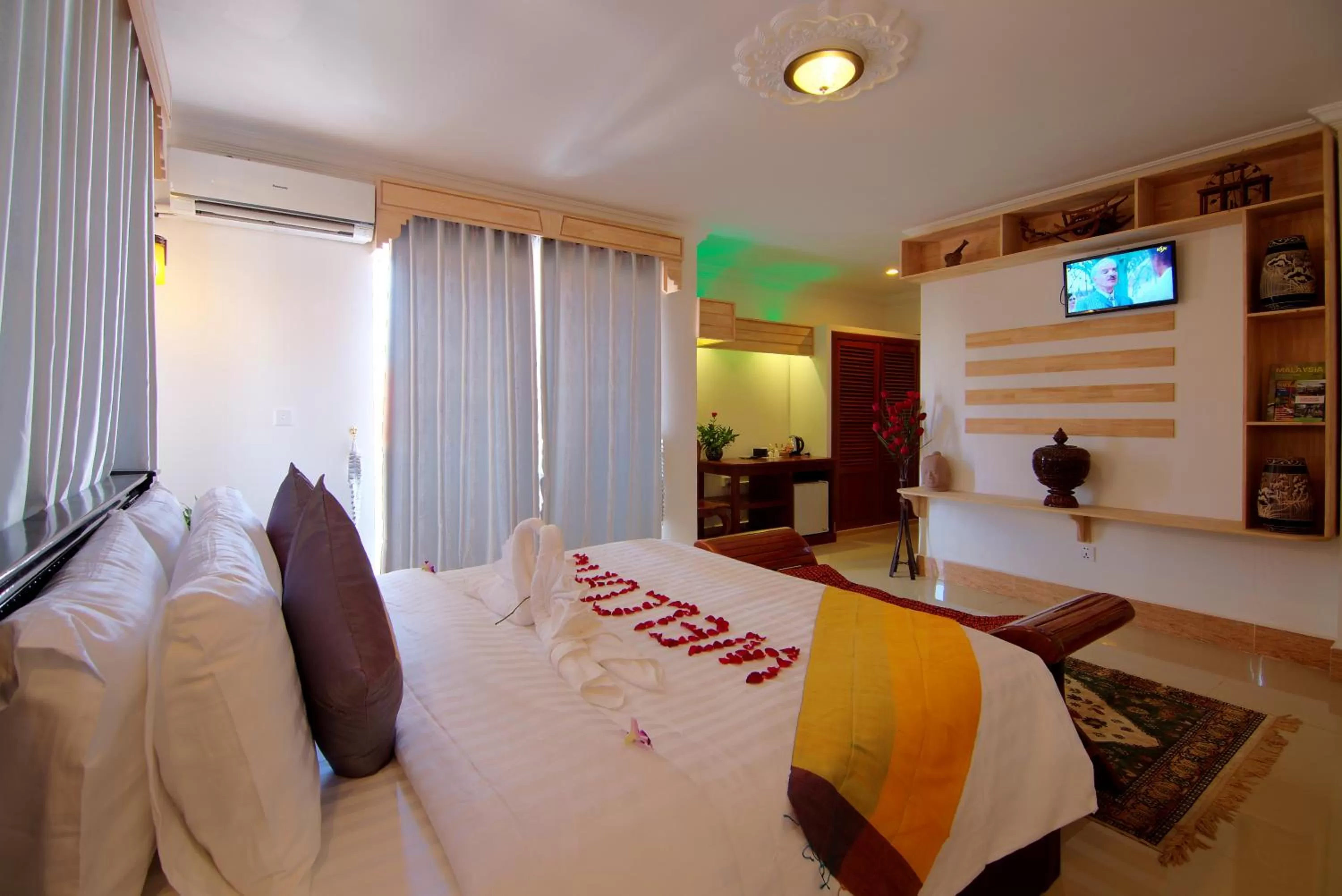 Bedroom, Bed in Bou Phanith Villa