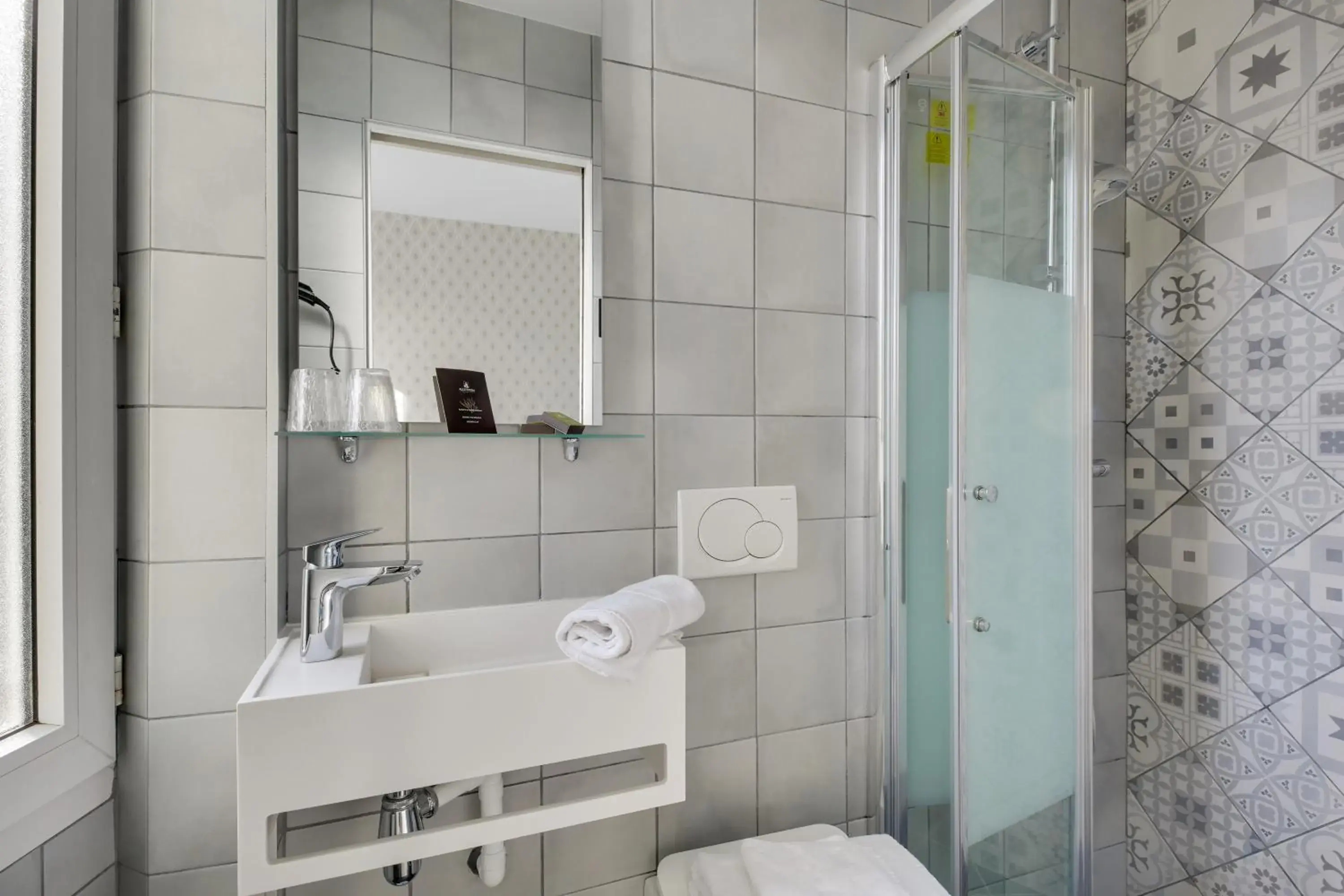 Bathroom in Hotel Riviera Elysees