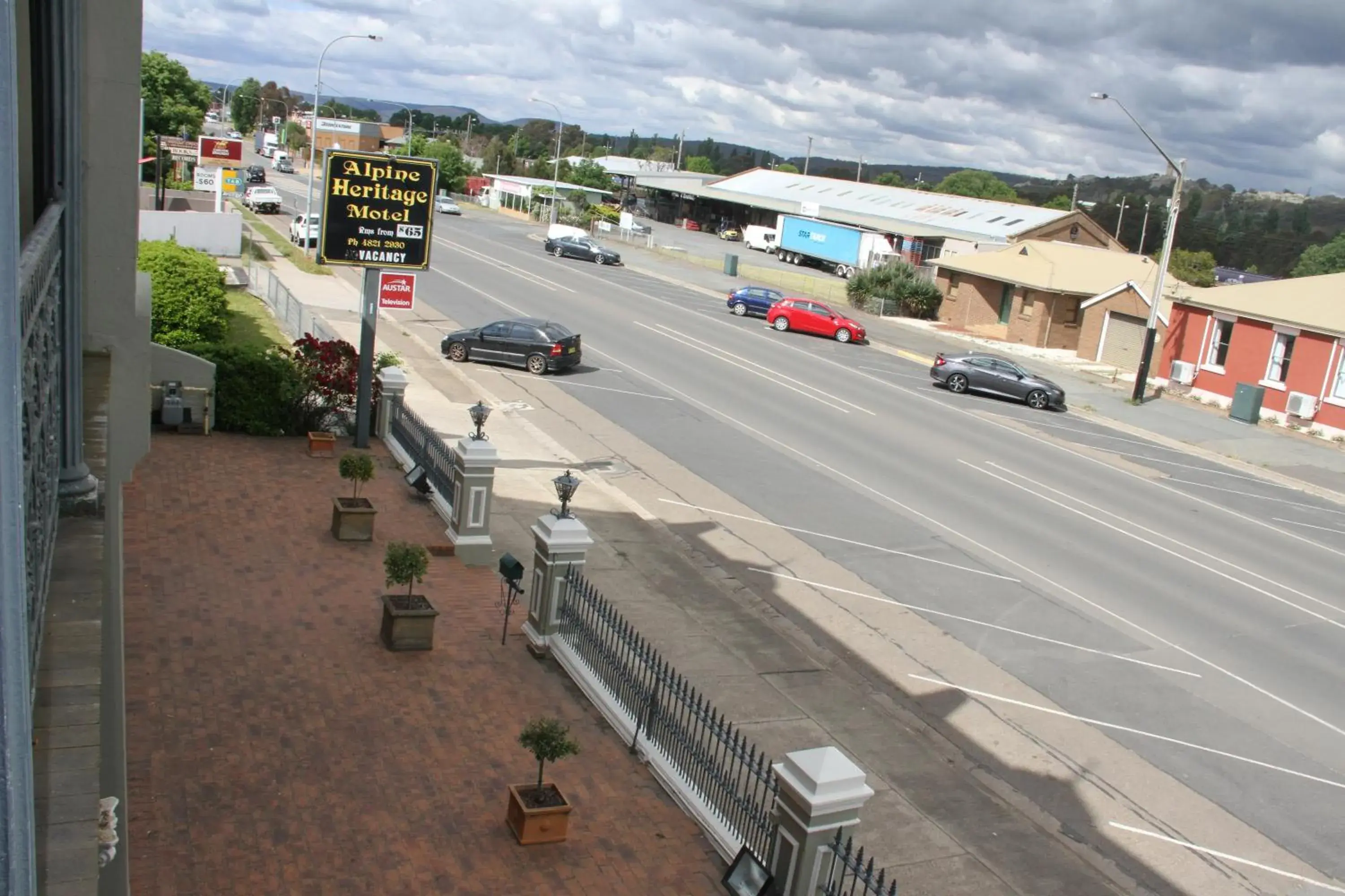 Street view, Balcony/Terrace in Alpine Heritage Motel