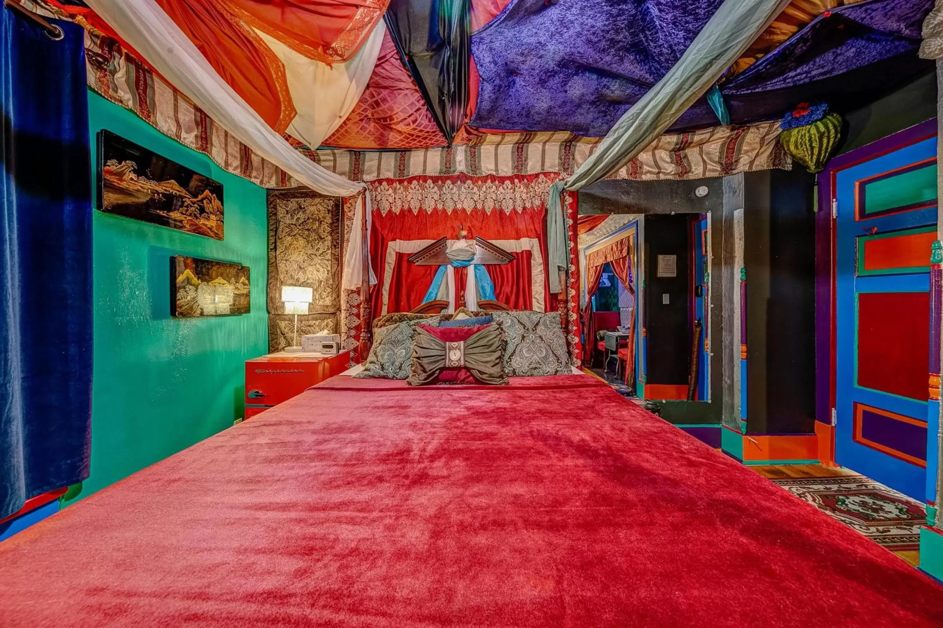 Superior Queen Room in The Oasis on Eisenhower Superior Queen Room in The Oasis on Eisenhower