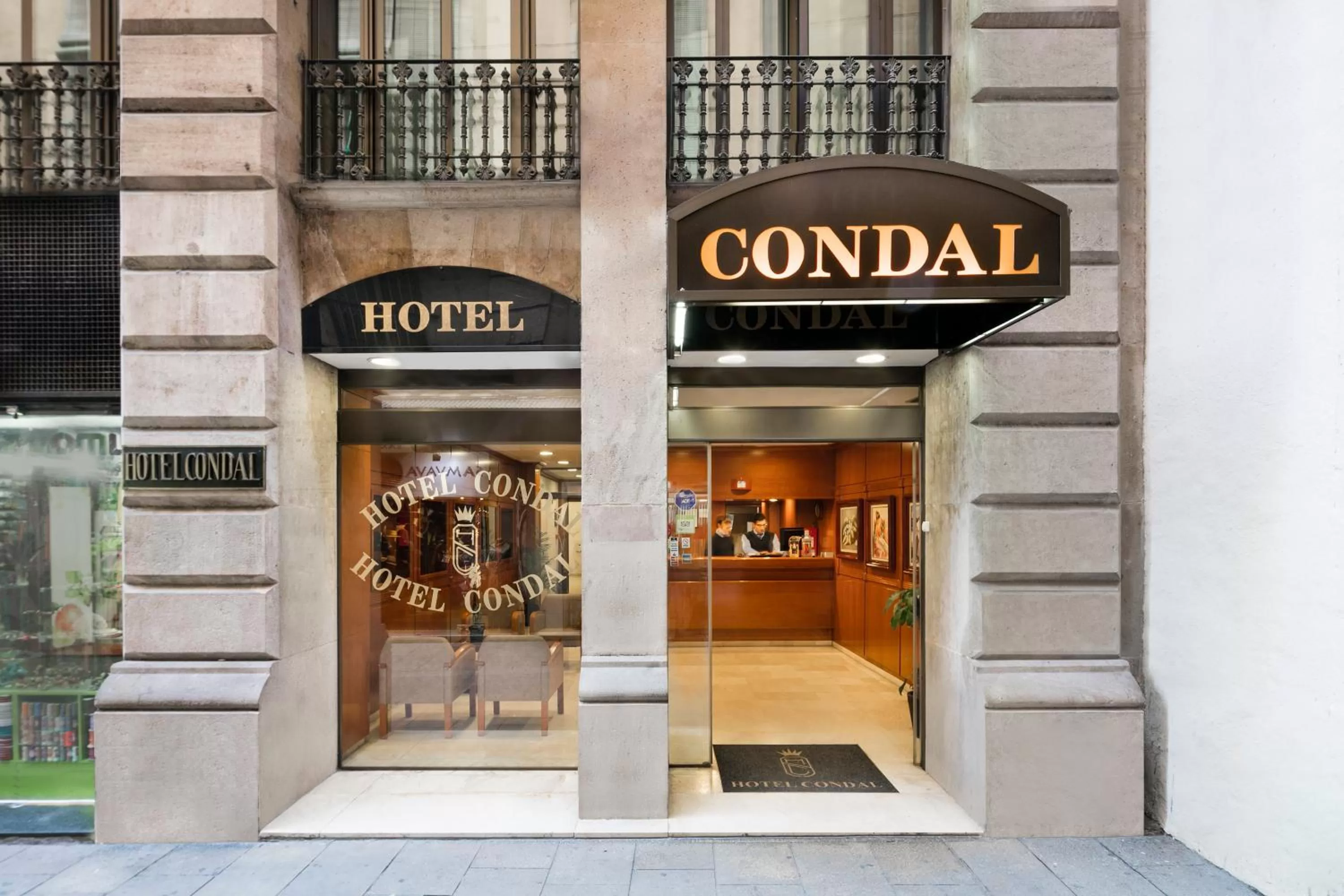Facade/entrance in Hotel Condal
