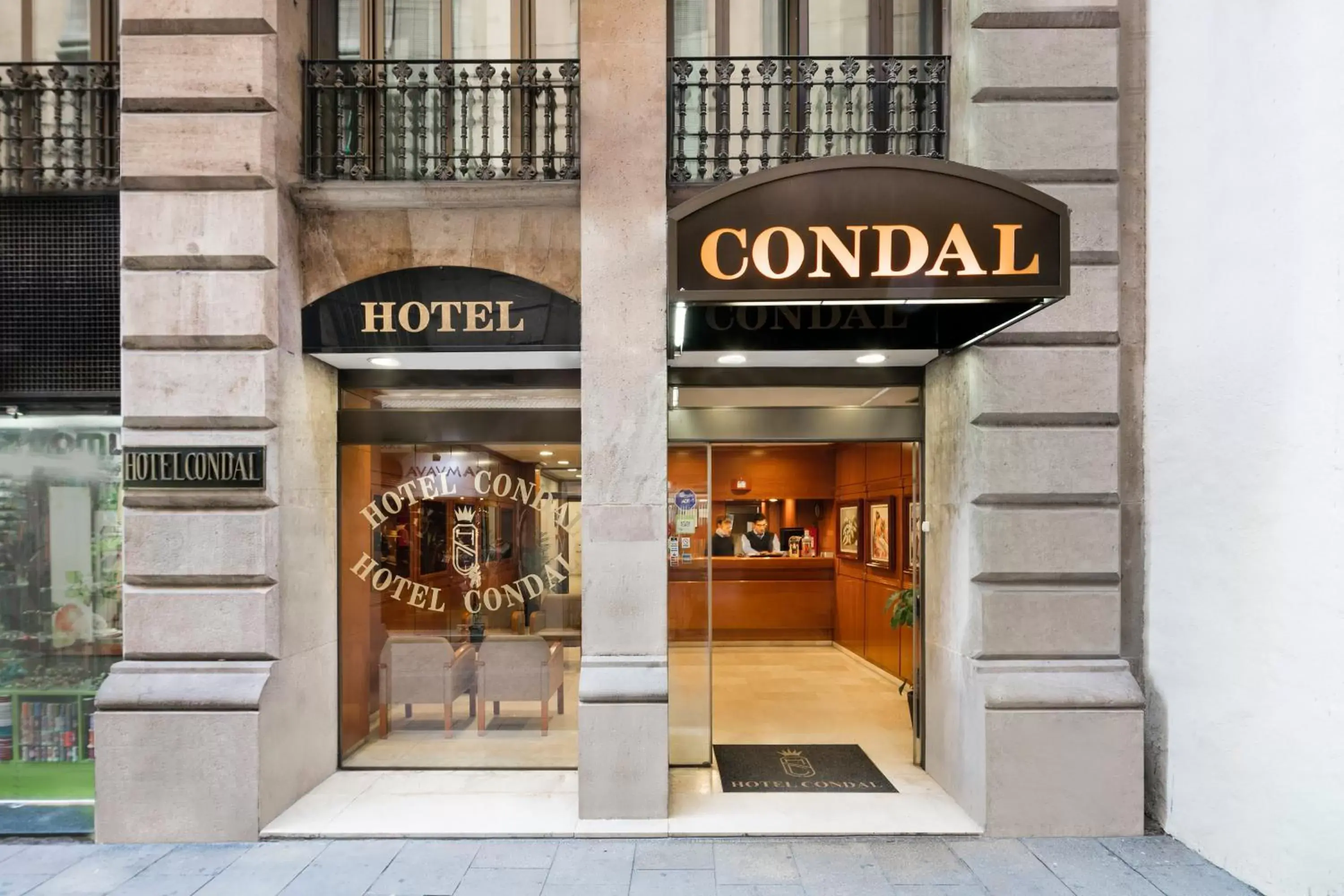 Facade/entrance in Hotel Condal
