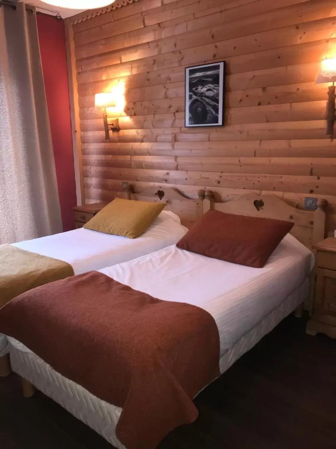 Bed in Le Ptit Hotel du Lac