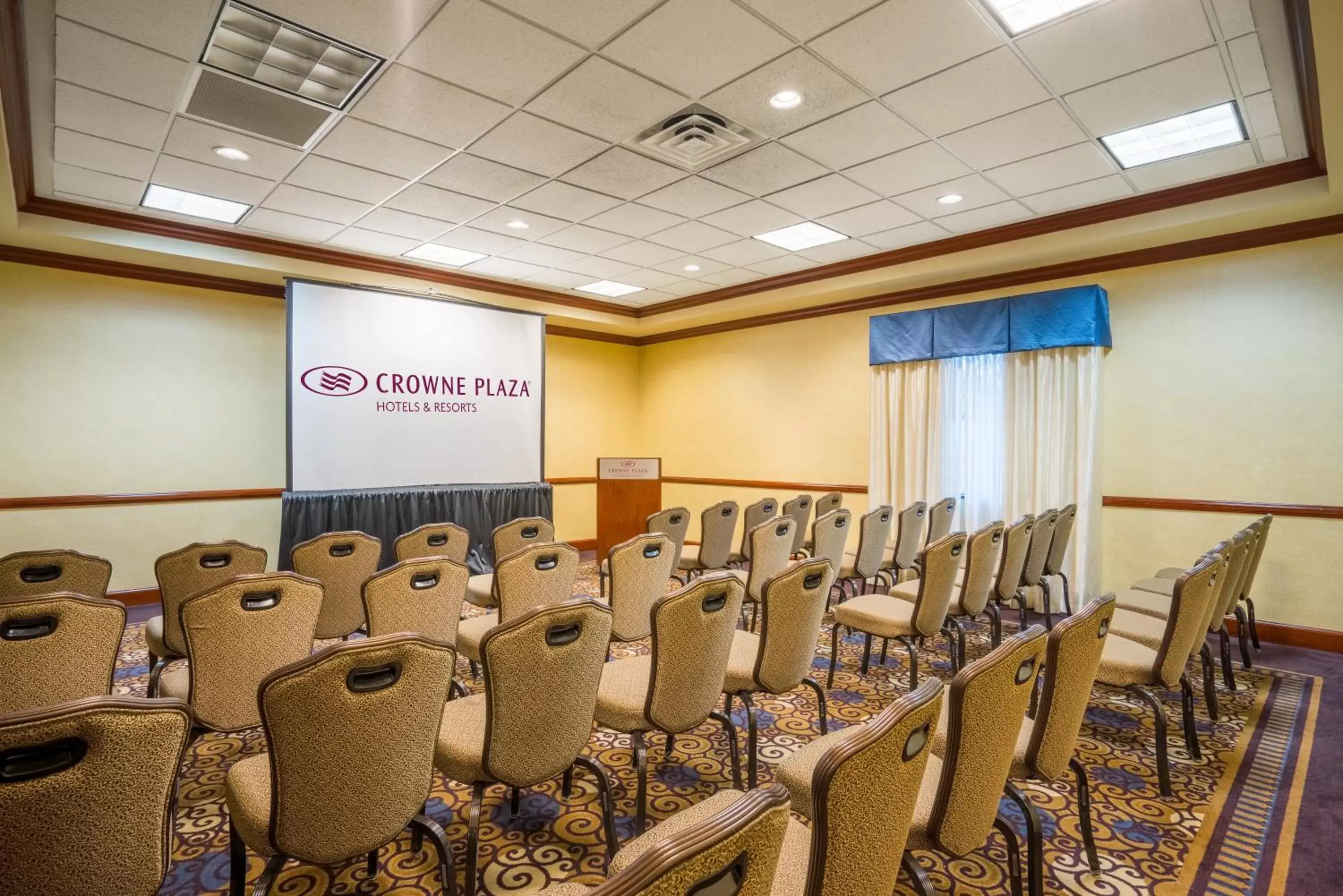 Meeting/conference room in Crowne Plaza Hotel and Suites Pittsburgh South, an IHG Hotel