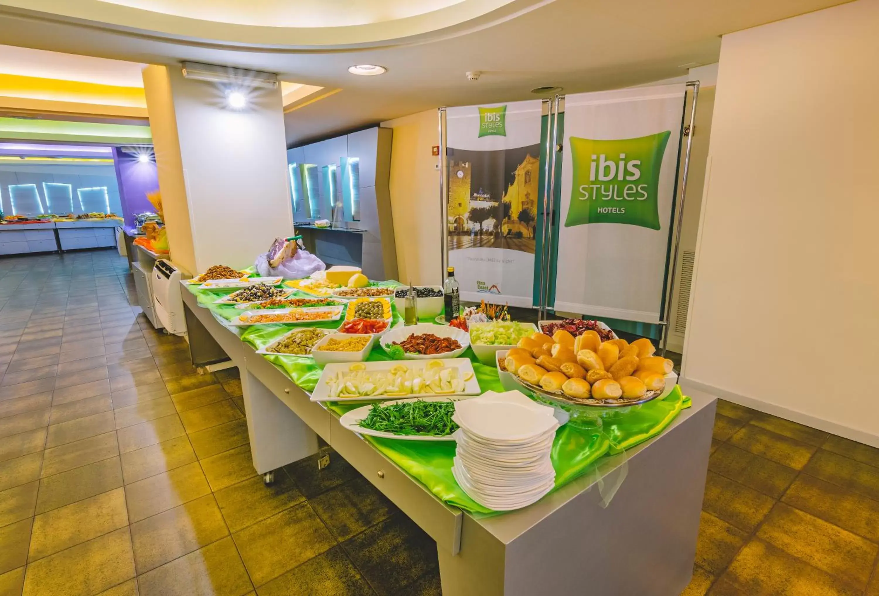 Restaurant/places to eat in Ibis Styles Palermo President