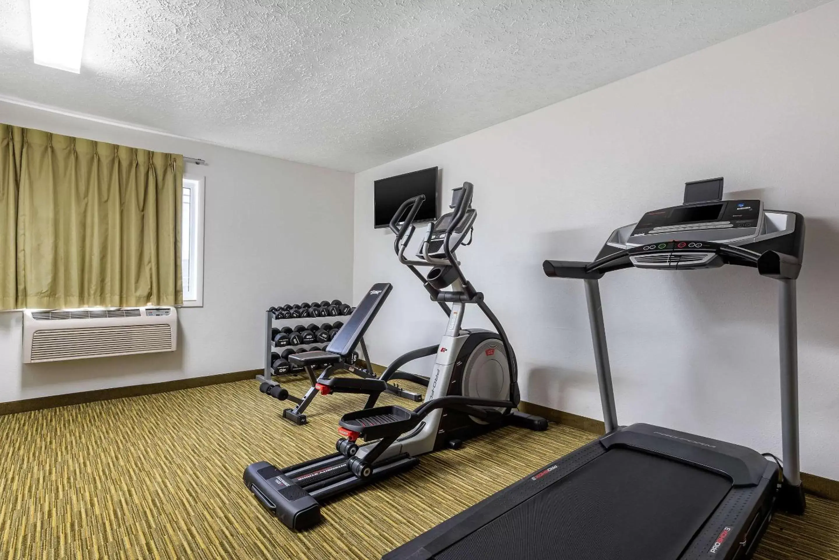 Fitness centre/facilities in Quality Inn Fitness centre/facilities in Quality Inn