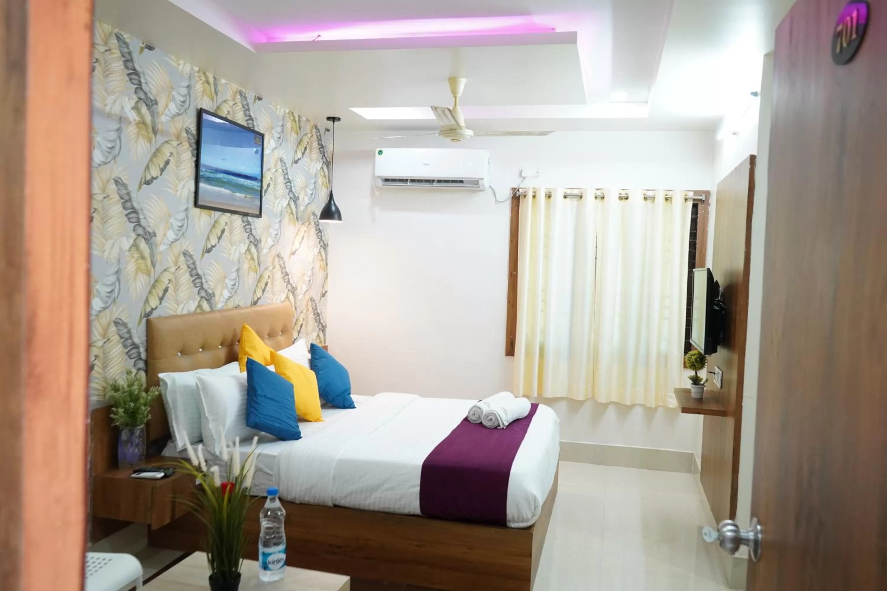 Bed in Homey Meadows - Beach Area