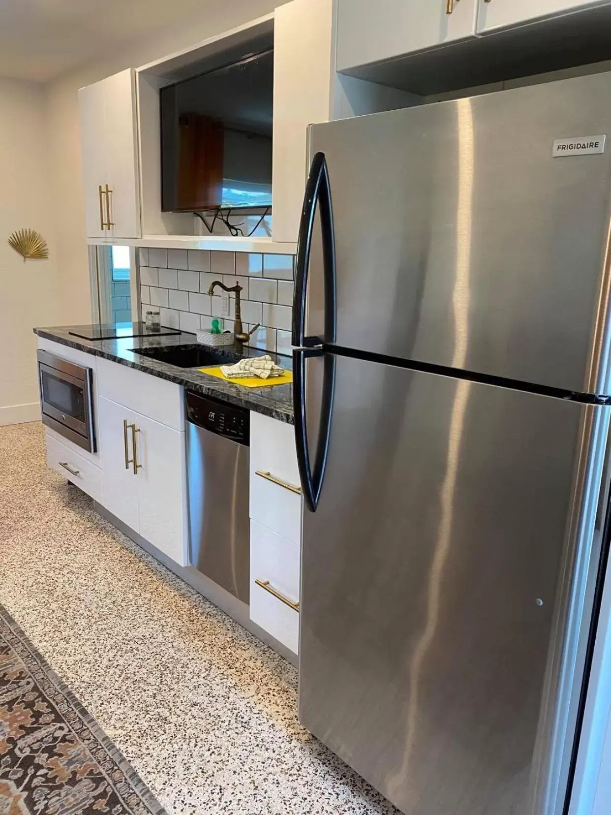 Kitchen/Kitchenette in Captiva Beach Resort (open private beach access)