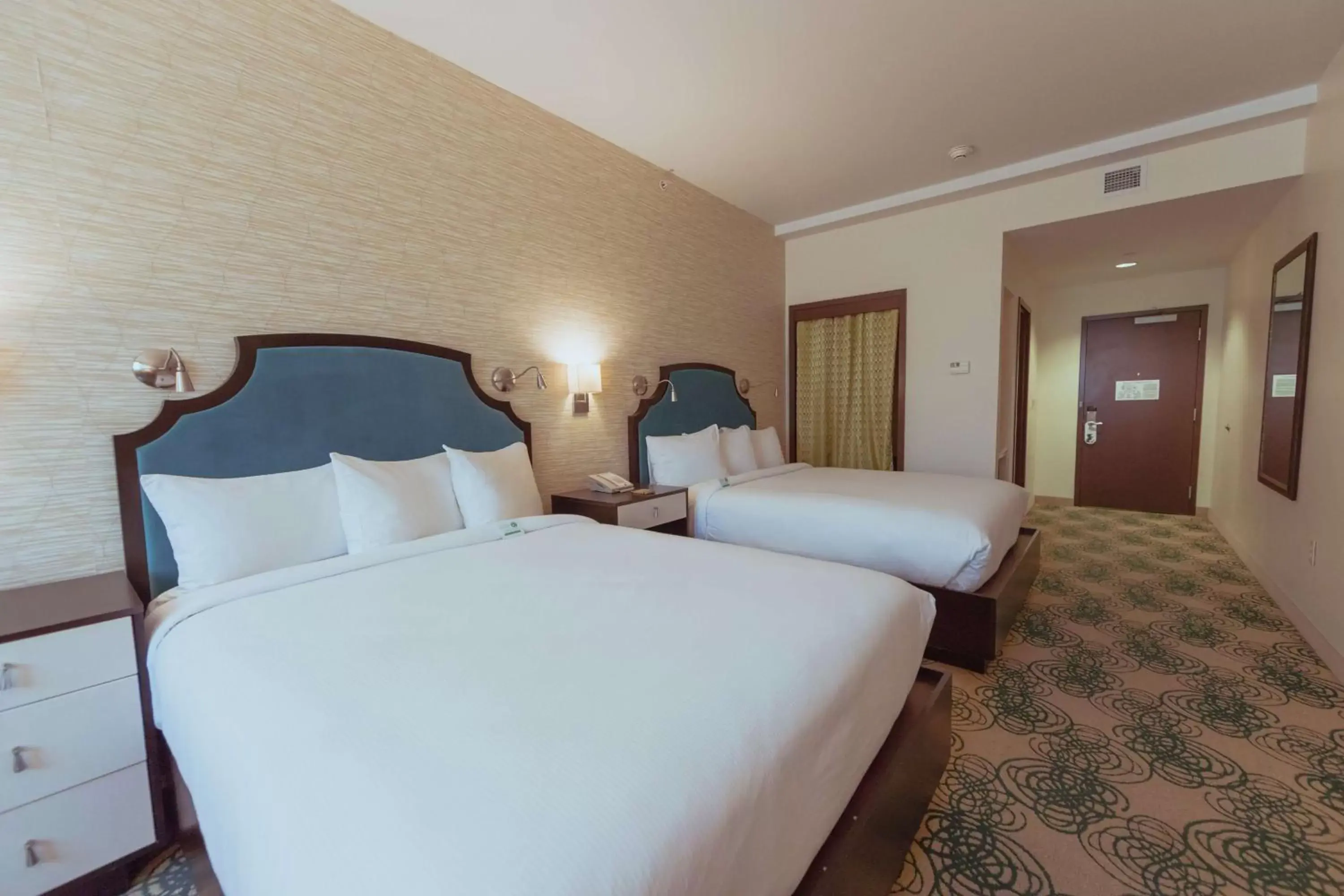 Photo of the whole room, Bed in Hotel Skyler Syracuse, Tapestry Collection by Hilton Photo of the whole room, Bed in Hotel Skyler Syracuse, Tapestry Collection by Hilton