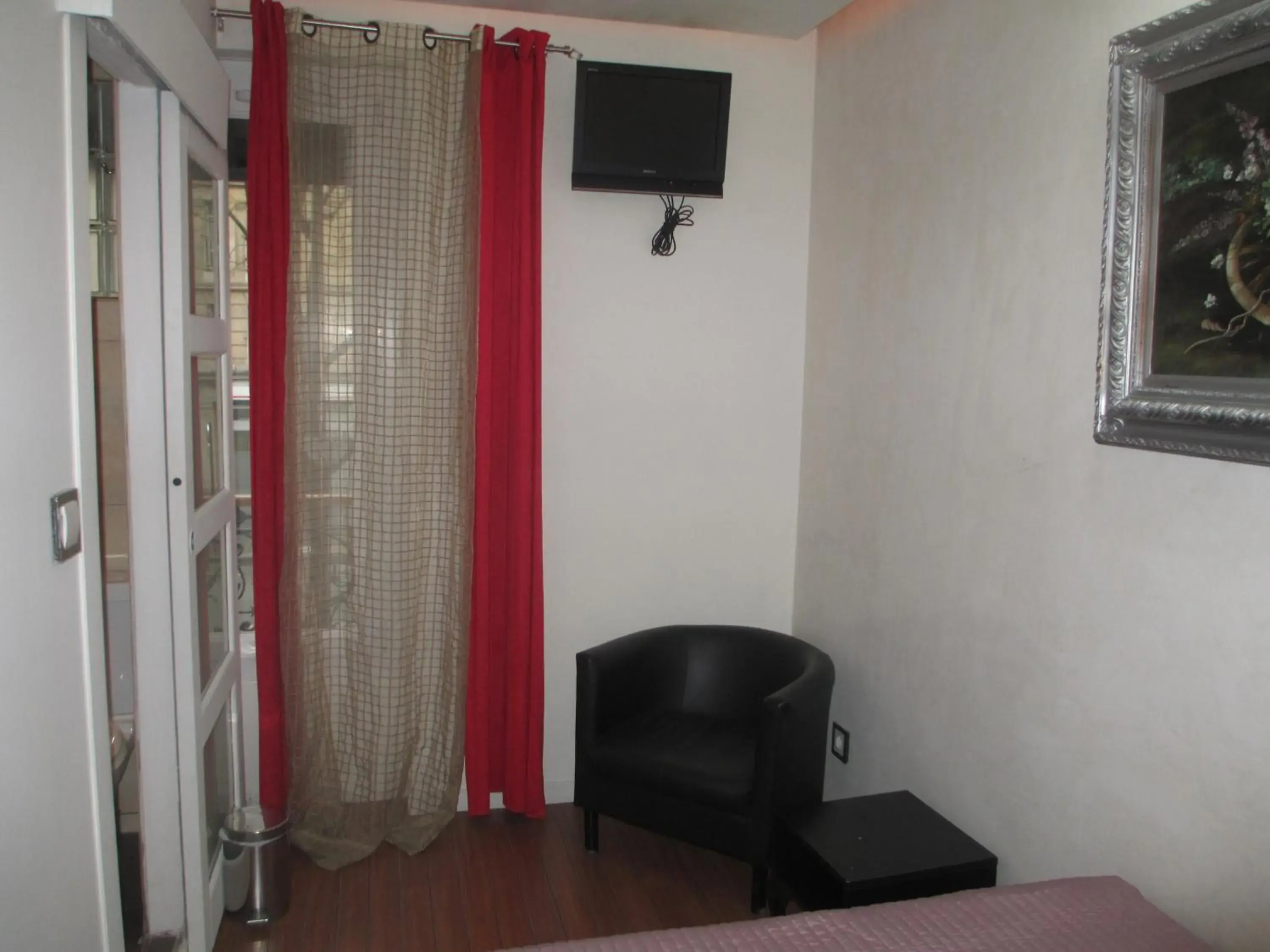 Bedroom, TV/Entertainment Center in Camelia Prestige - Place de la Nation