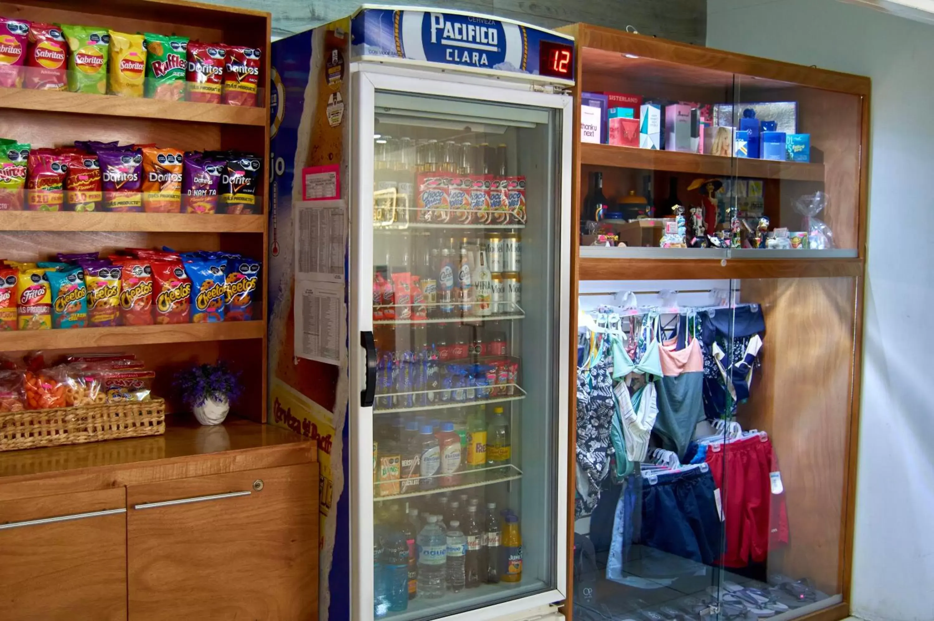vending machine, Supermarket/Shops in Hotel del Alba Inn & Suites