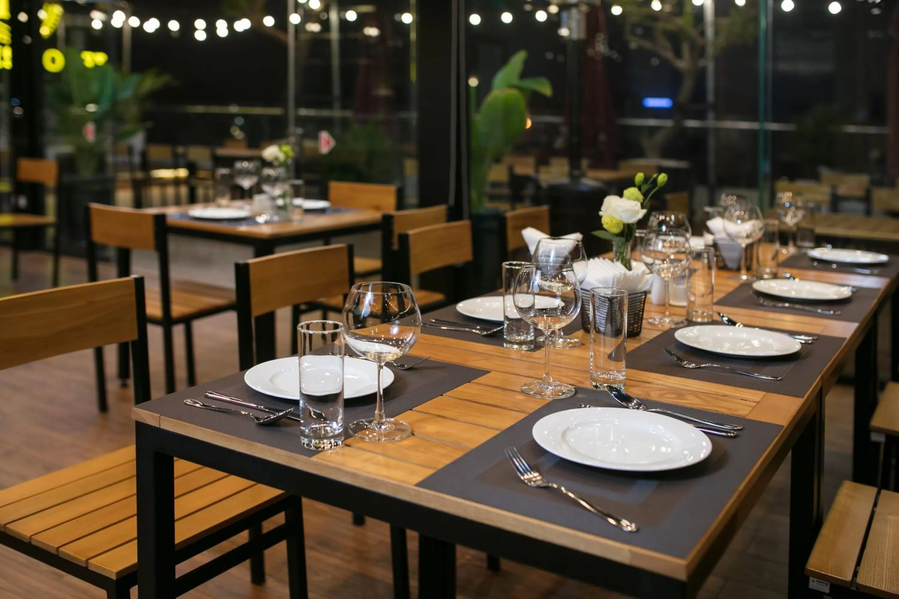 Restaurant/places to eat in Halais Hotel