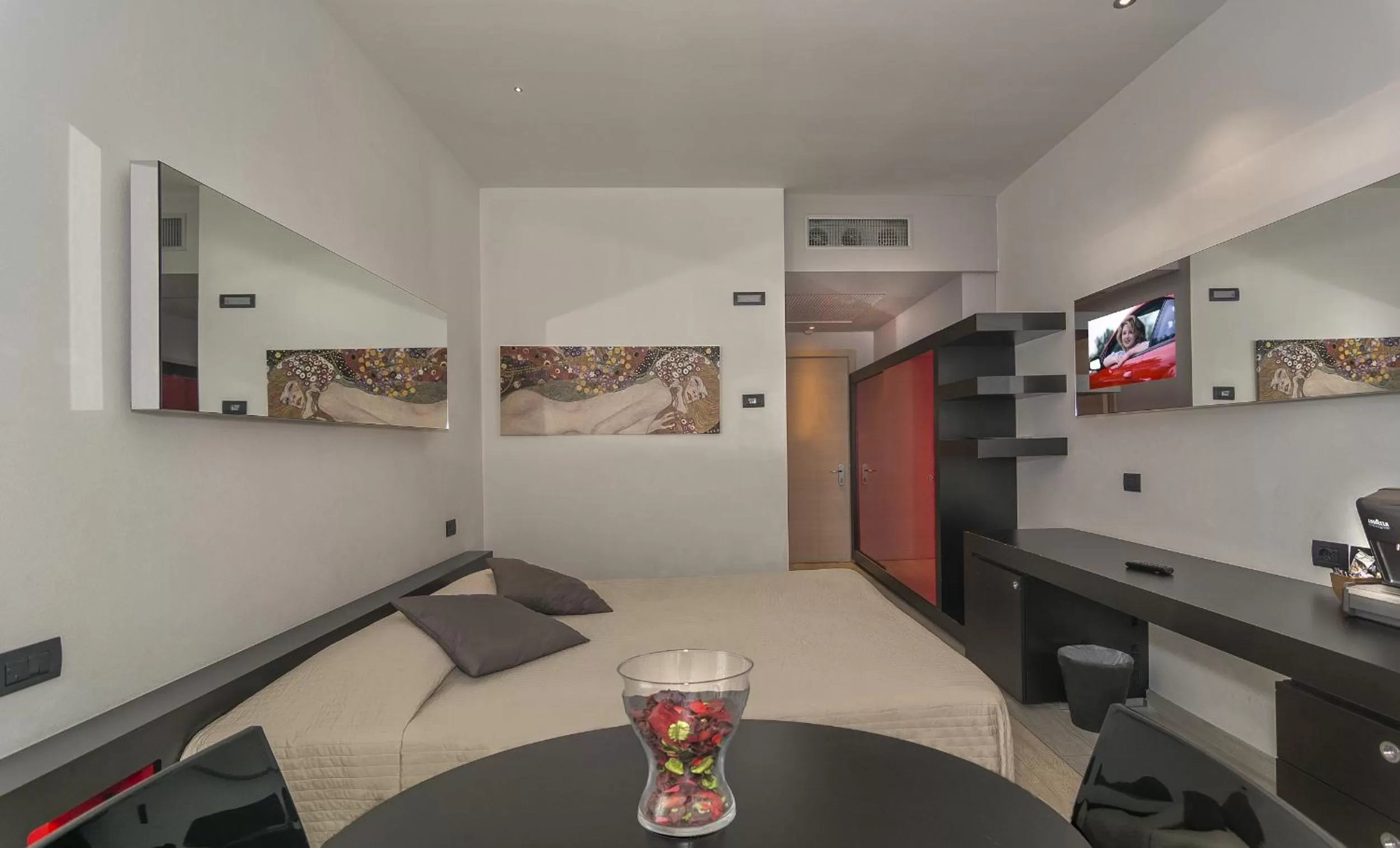 Photo of the whole room in Blue Shades Hotel