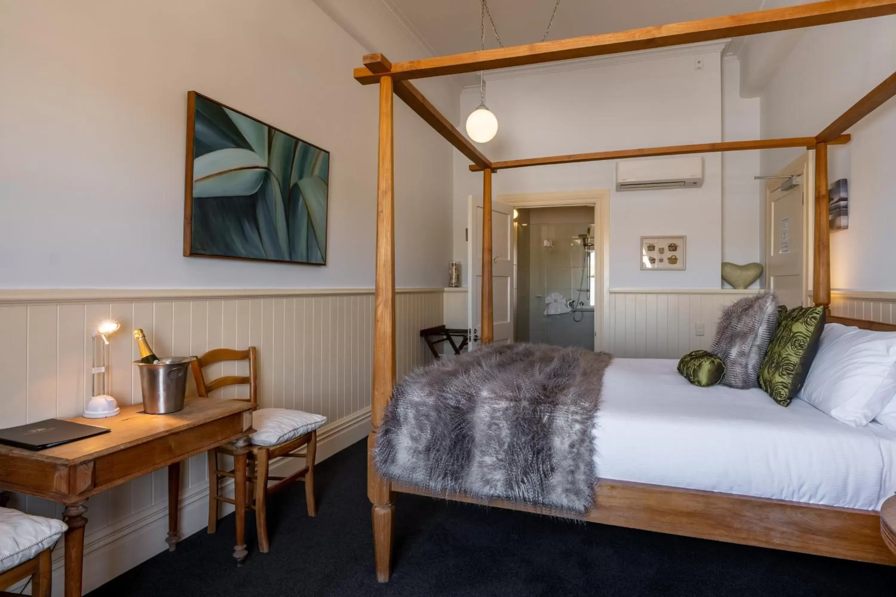 Bedroom in Hotel D'urville Blenheim