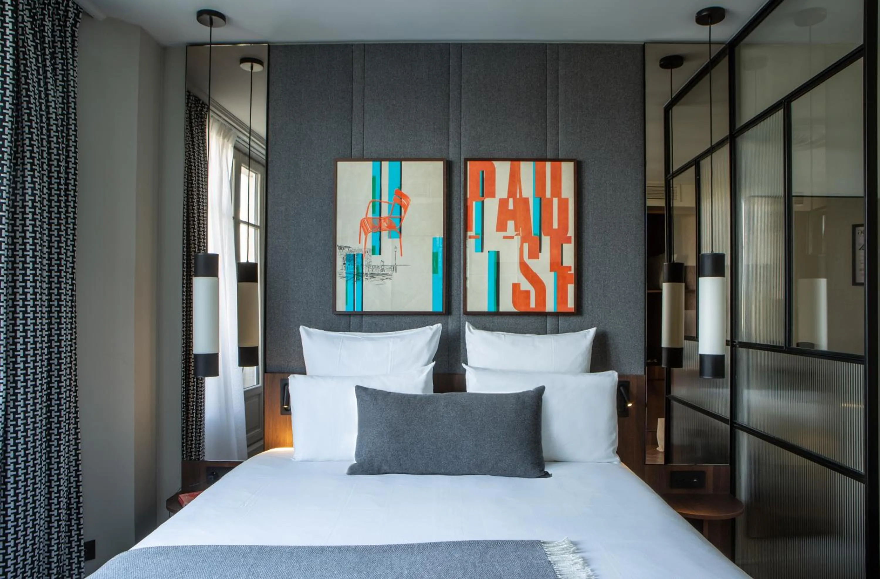 Bed in ibis Styles Paris Gare du Nord TGV