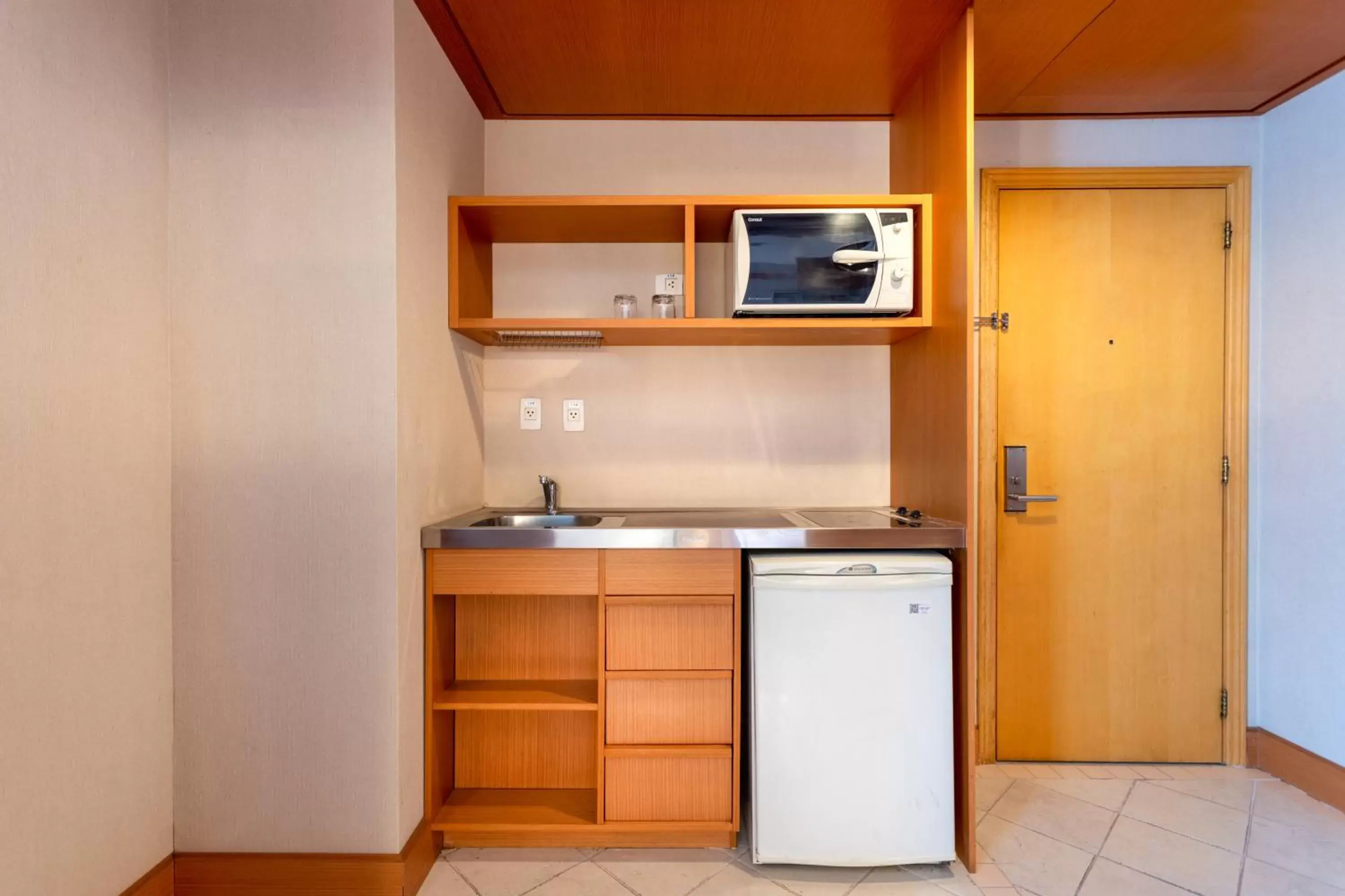 Kitchen or kitchenette, Kitchen/Kitchenette in Wyndham Garden São Paulo Convention Nortel