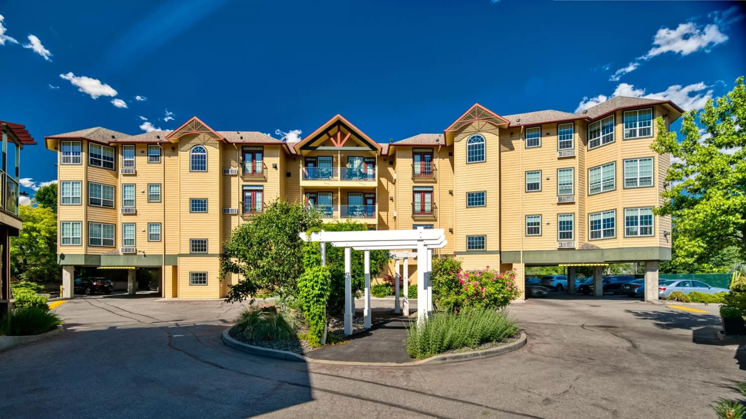 Property Building in Ramada by Wyndham Penticton Hotel & Suites