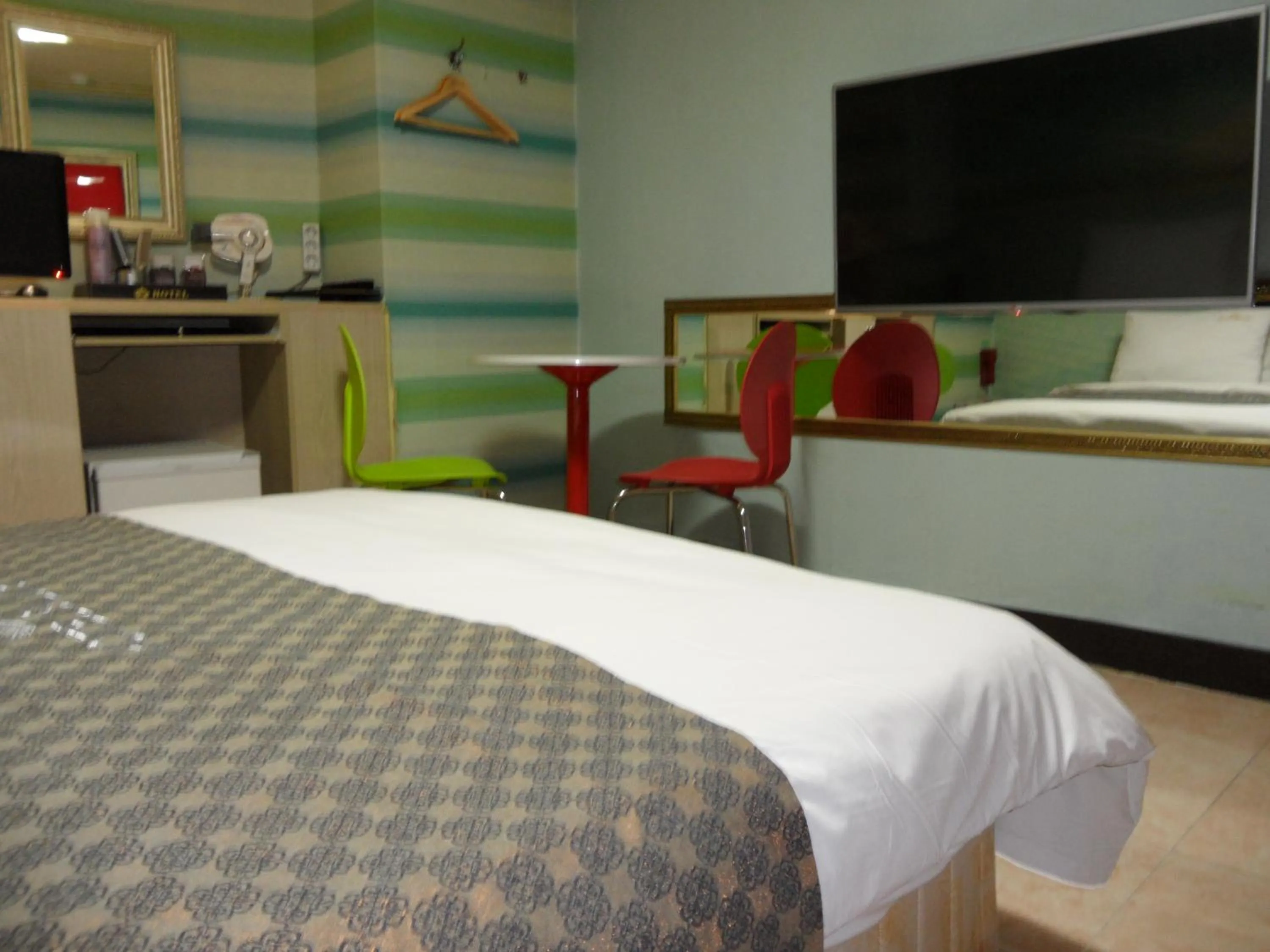 TV and multimedia, Bed in Songdo Blue Hotel