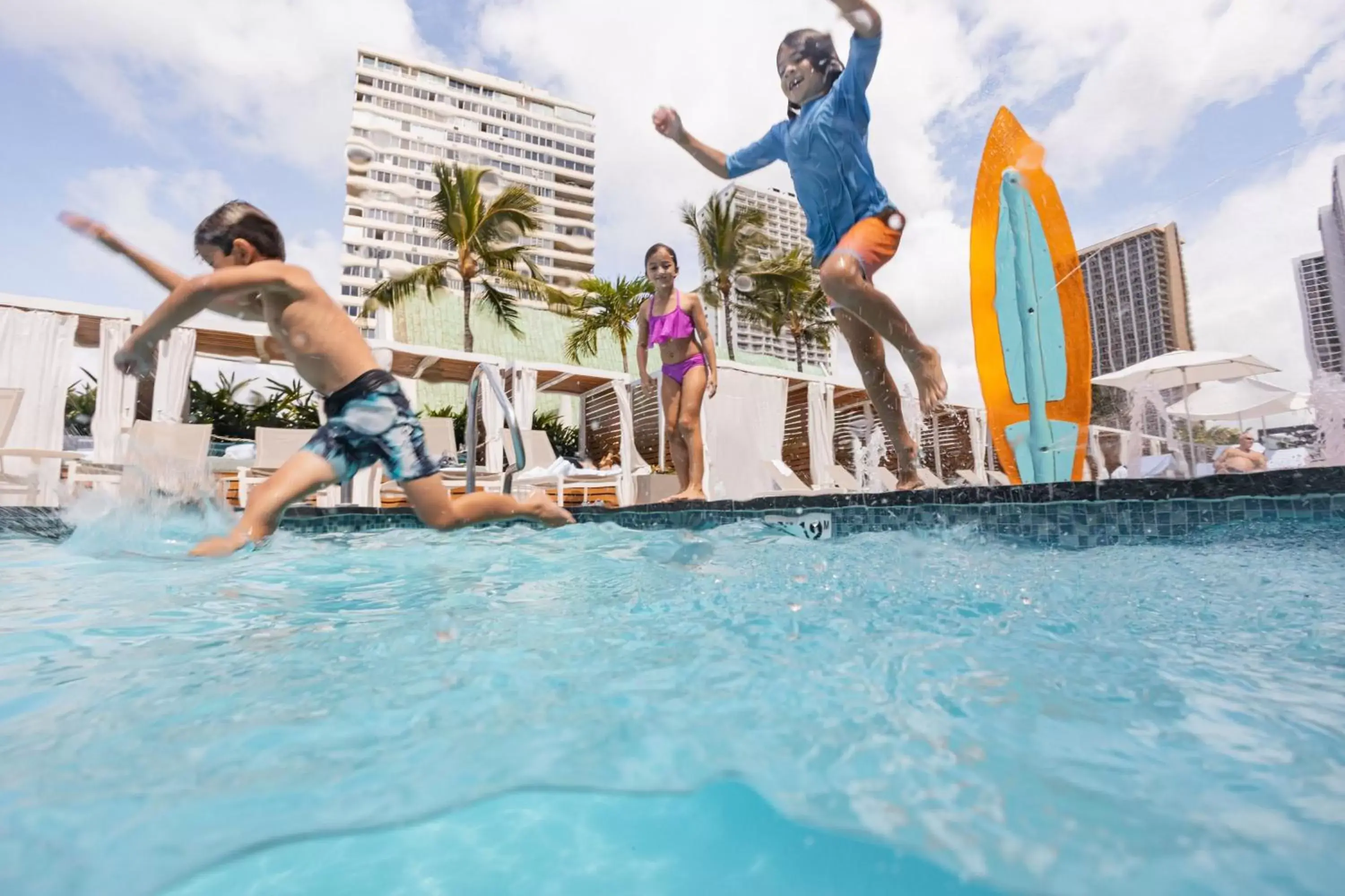 Fitness centre/facilities, Swimming Pool in Waikiki Beach Marriott Resort & Spa