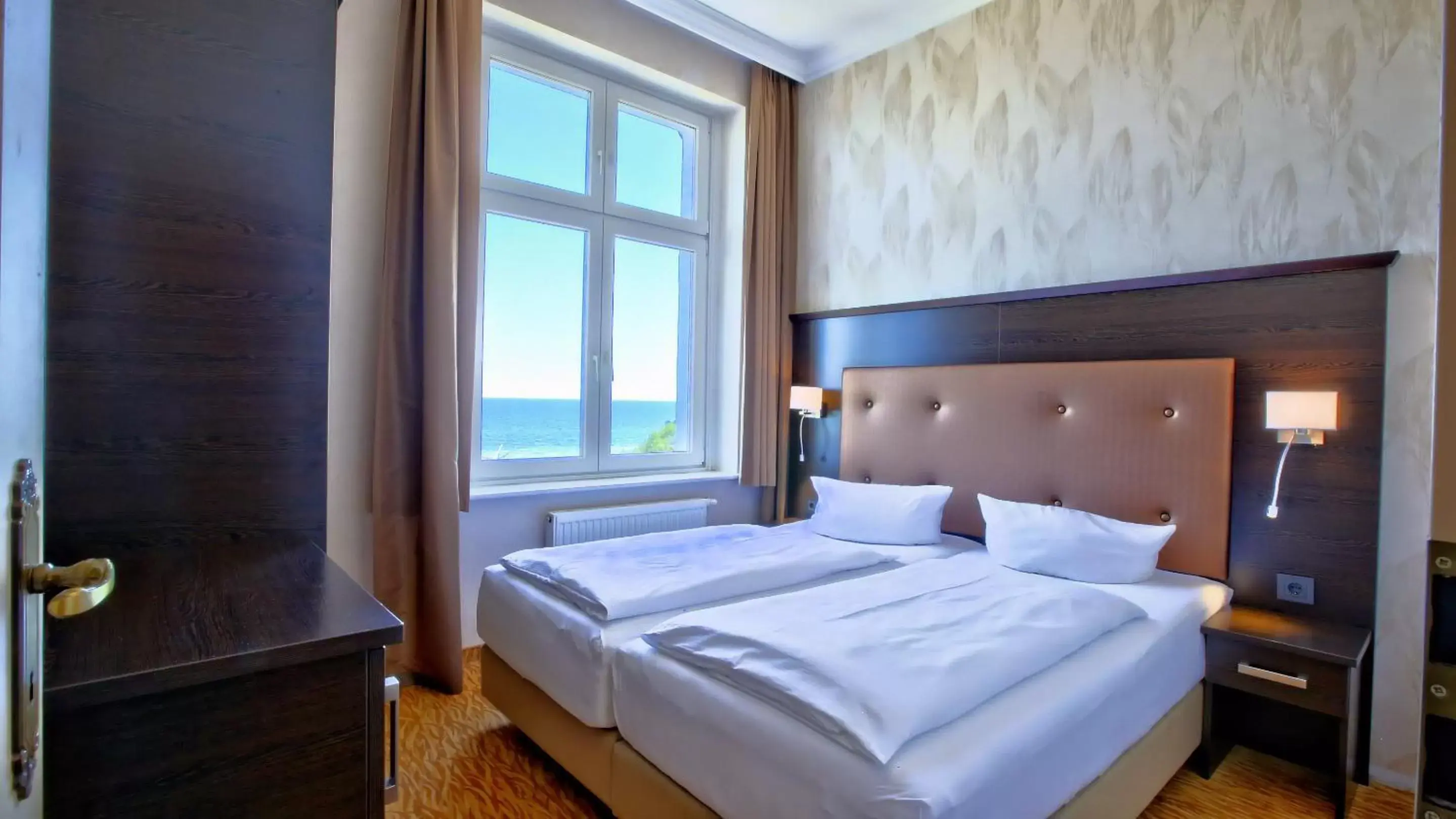 Bedroom, Bed in Strandhotel Preussenhof