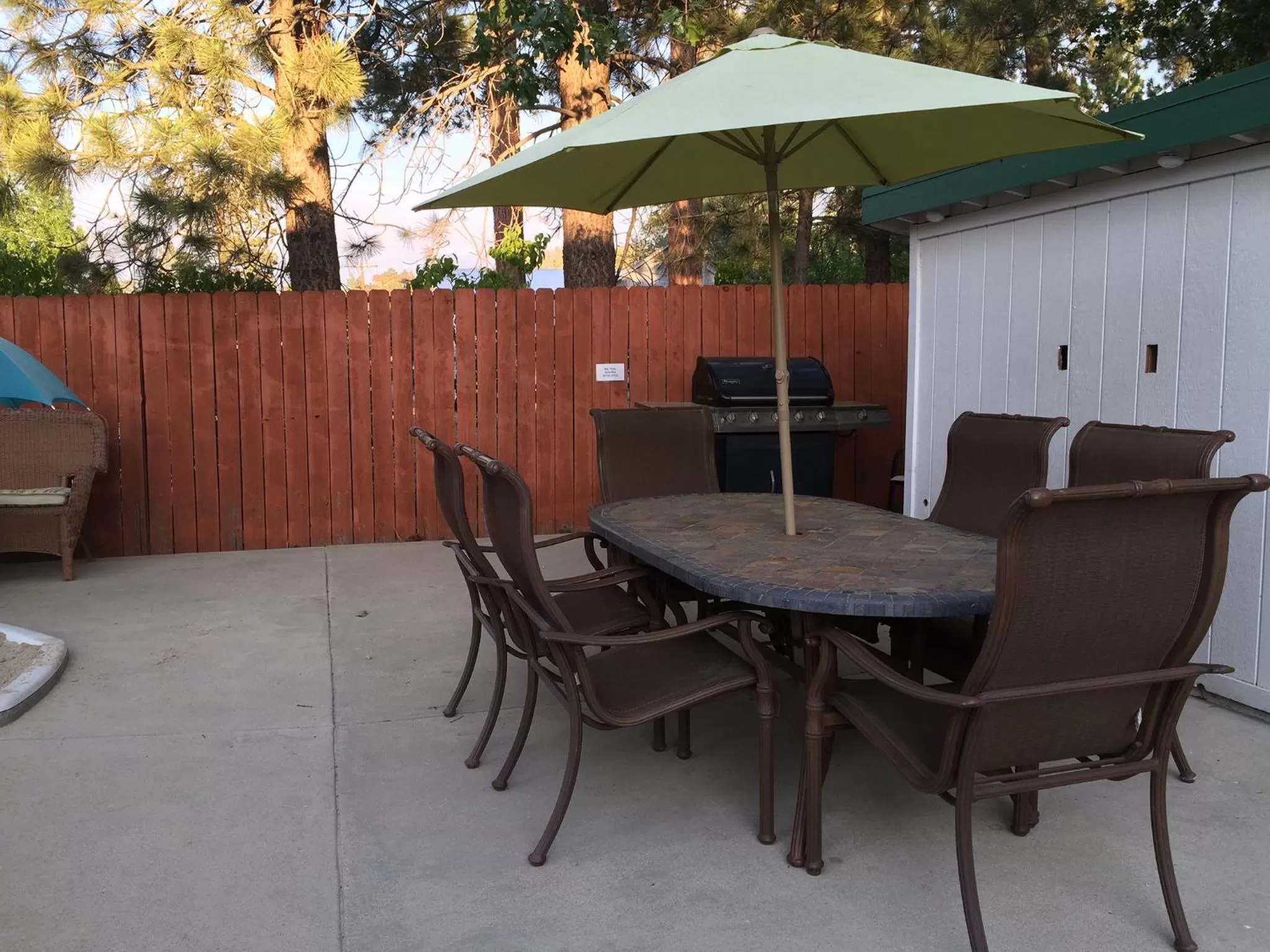 BBQ facilities in Hillcrest Suites & Cabins