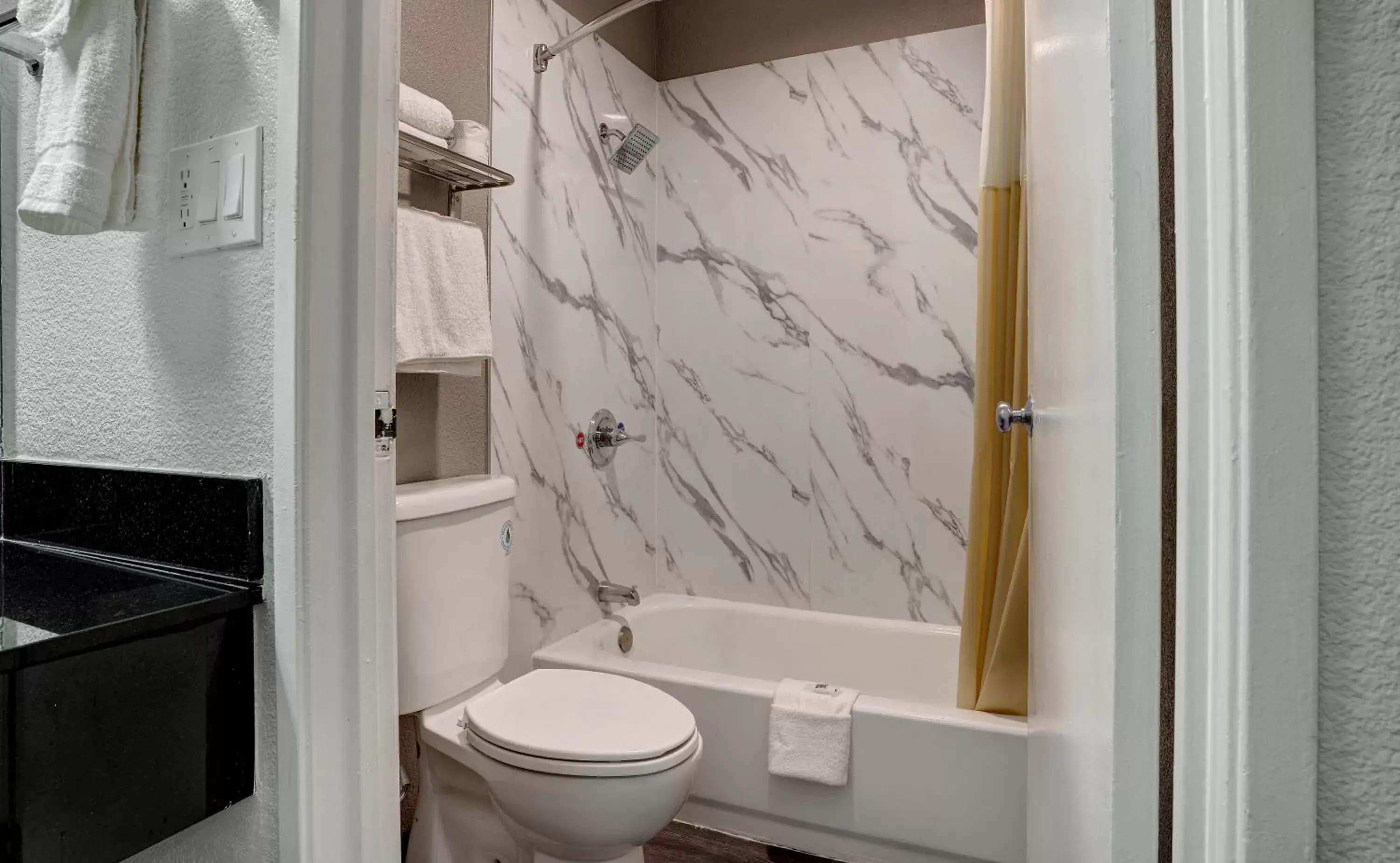 Bathroom in Motel 6-Rancho Cordova, CA - Rancho Cordova East Bathroom in Motel 6-Rancho Cordova, CA - Rancho Cordova East