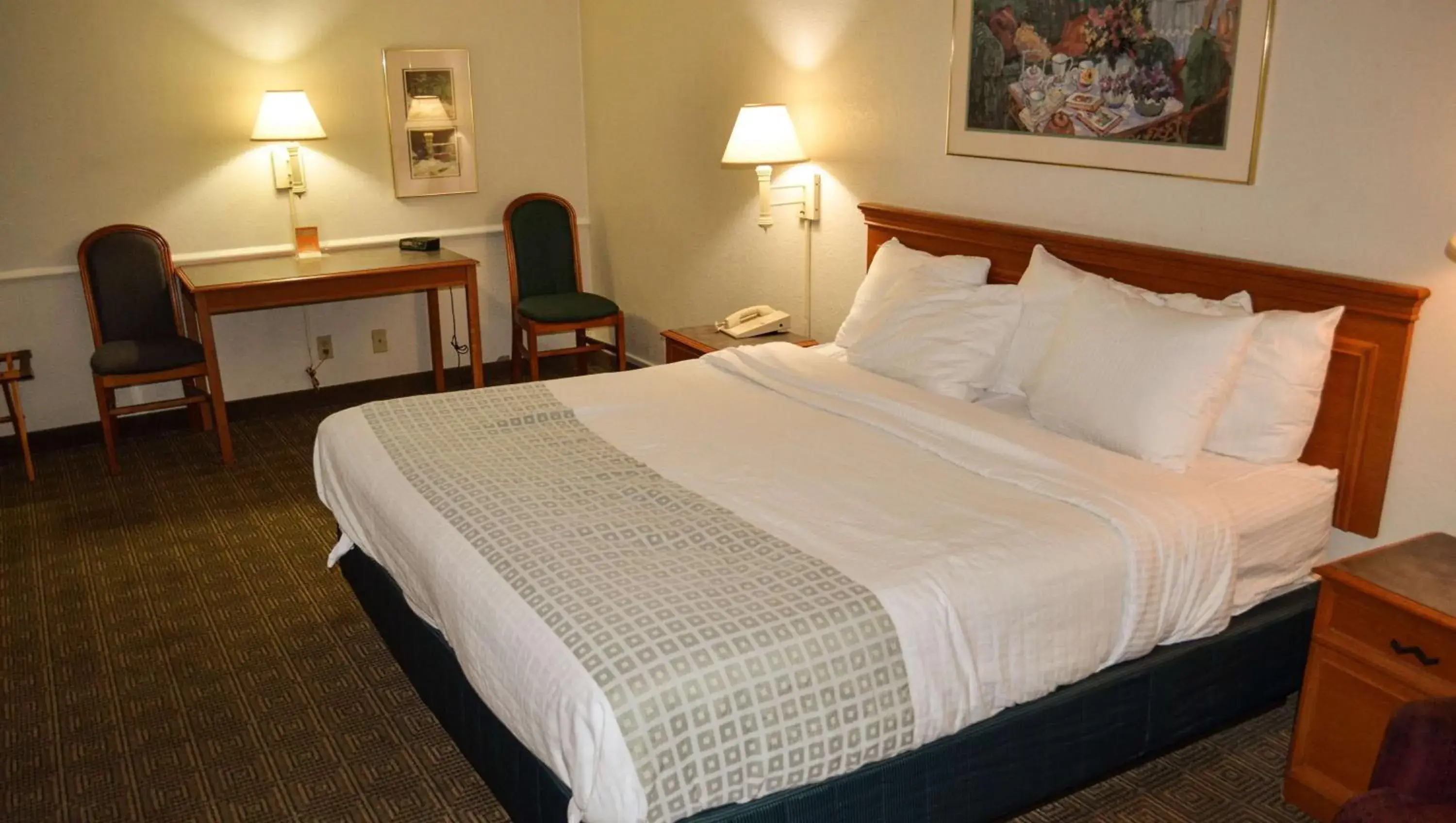 Photo of the whole room, Bed in Magnuson Hotel Texarkana