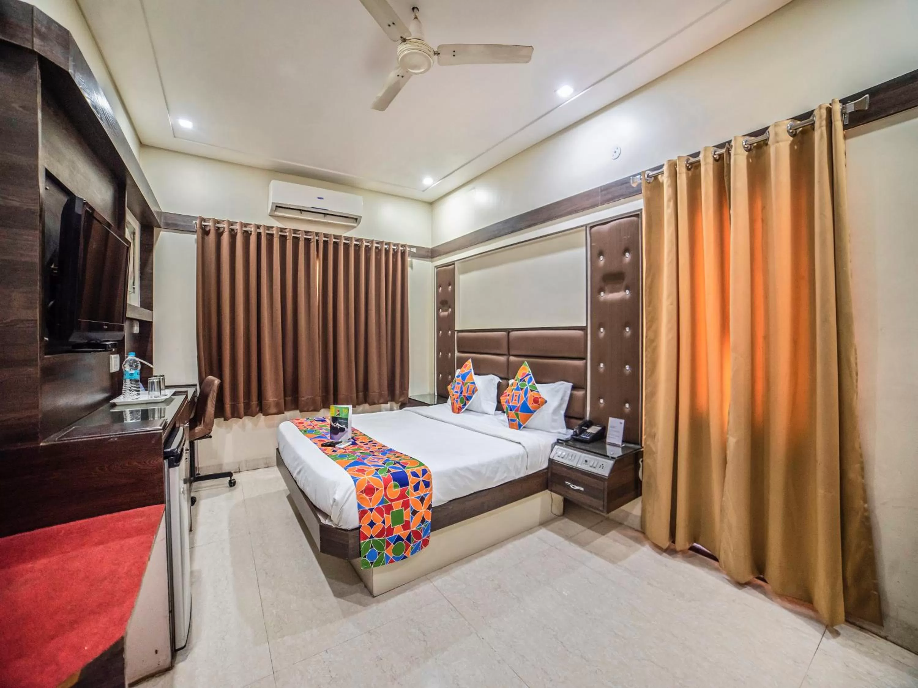 TV and multimedia, Bed in Fabhotel Santoor - Geeta Bhawan Square
