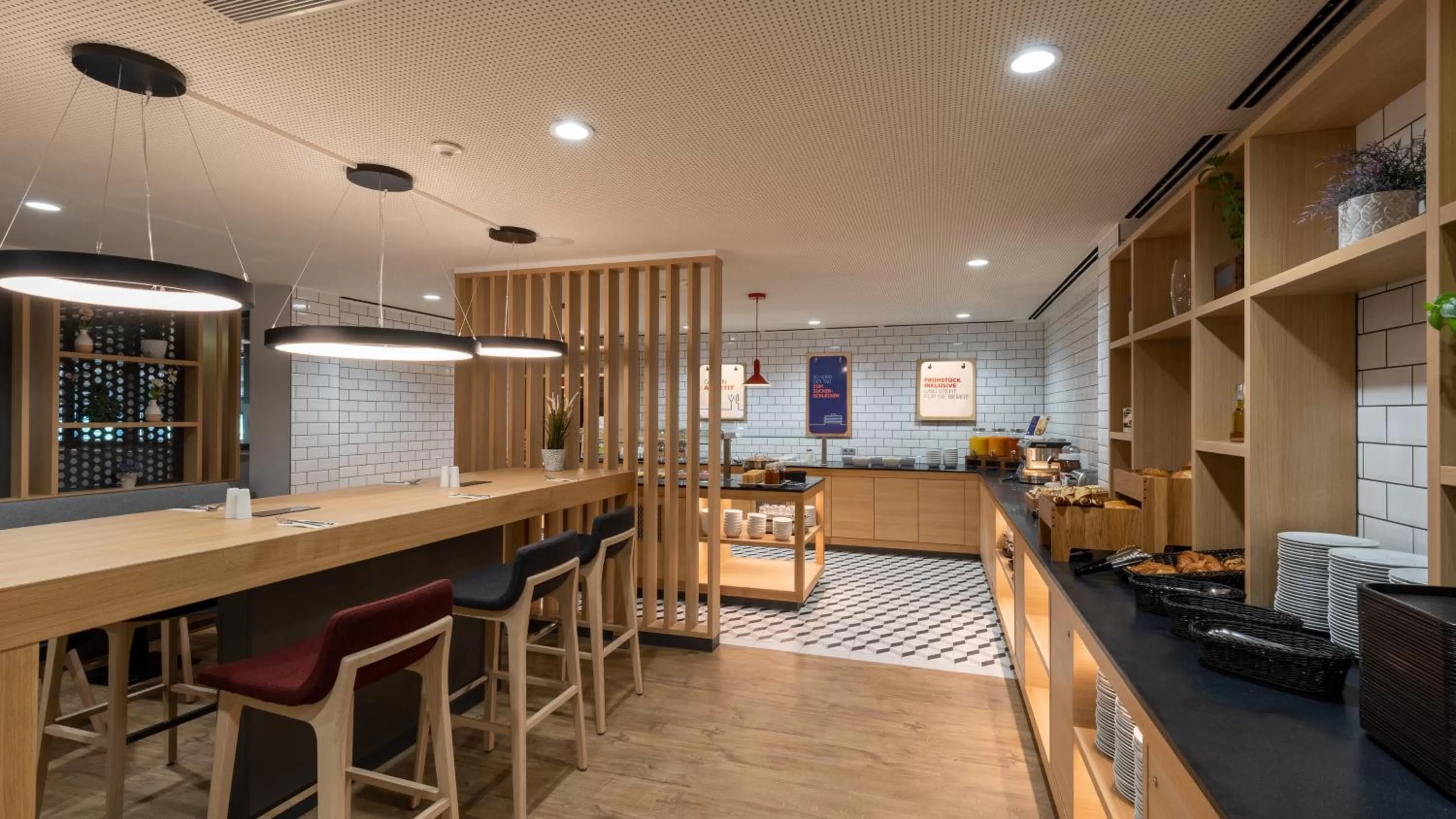 Breakfast in Holiday Inn Express - Hamburg South A7-AS42 by IHG