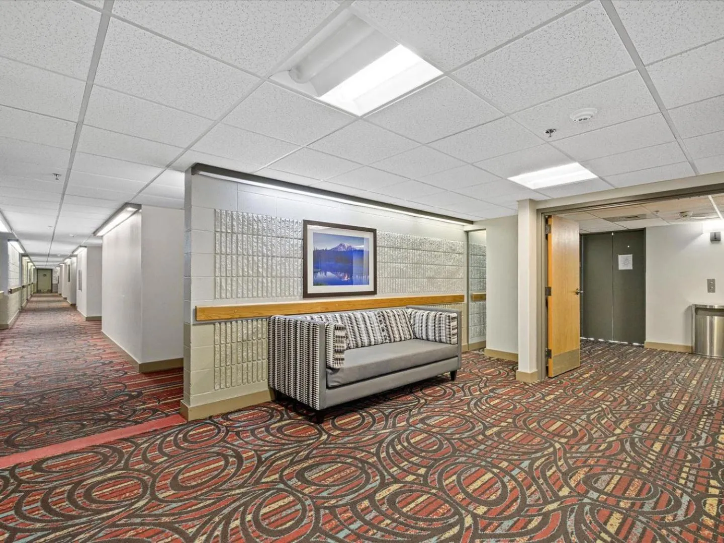 Seating area in Comfort Inn & Suites Downtown Tacoma
