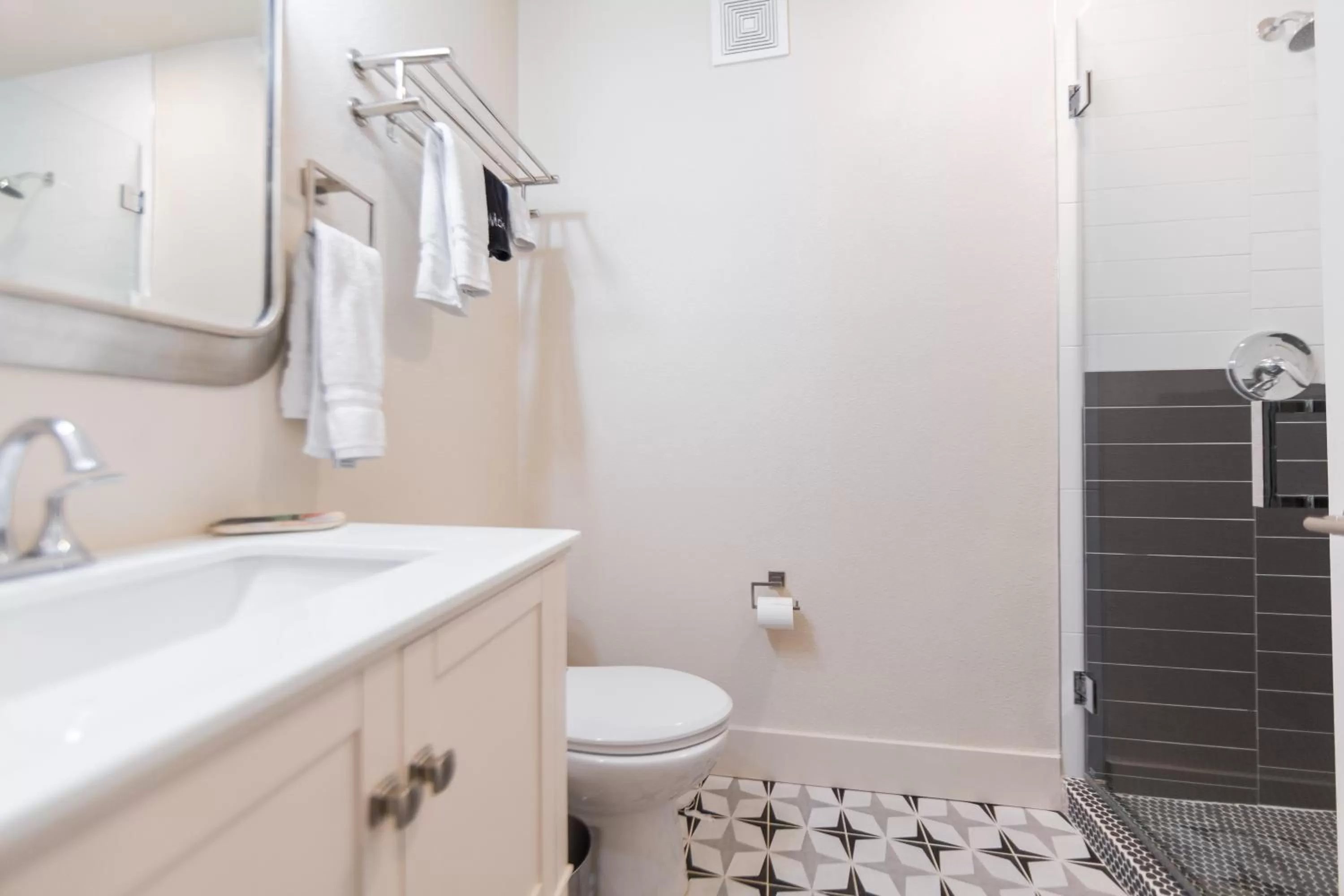 Bathroom in The Bishop Arts Hotel by Qresorts