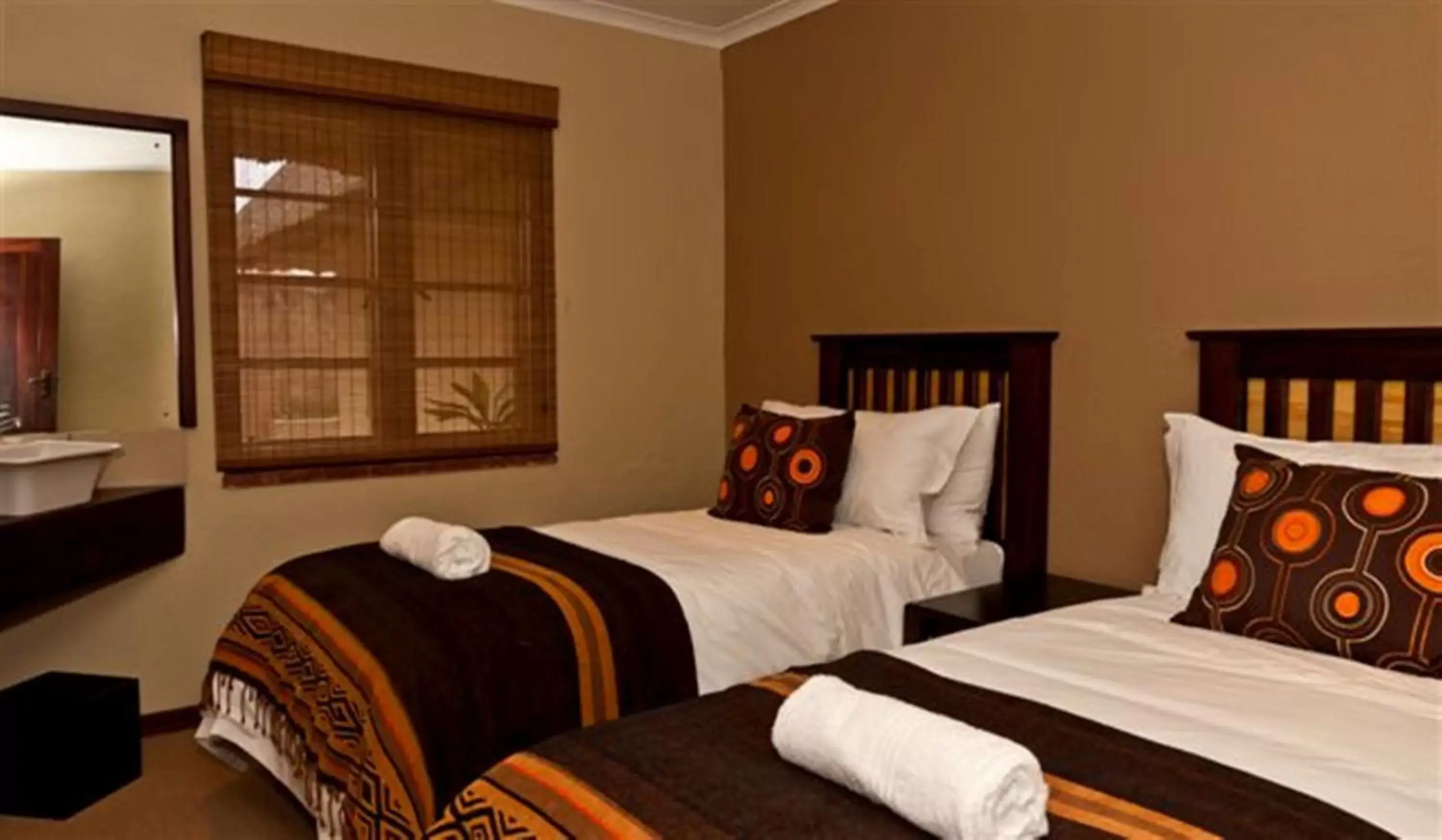 Bedroom, Bed in Hotel Numbi & Garden Suites