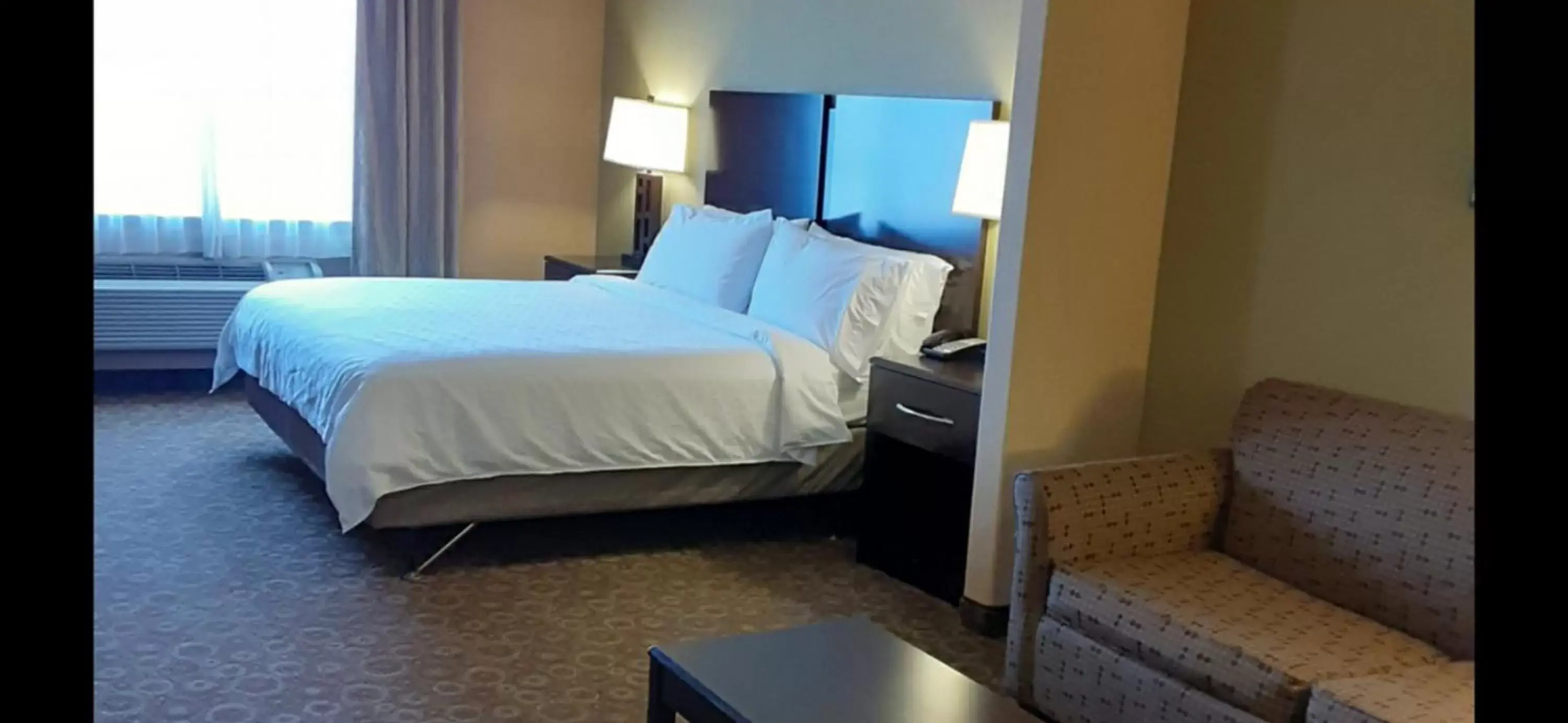 Photo of the whole room, Bed in Holiday Inn Express & Suites Pecos, an IHG Hotel