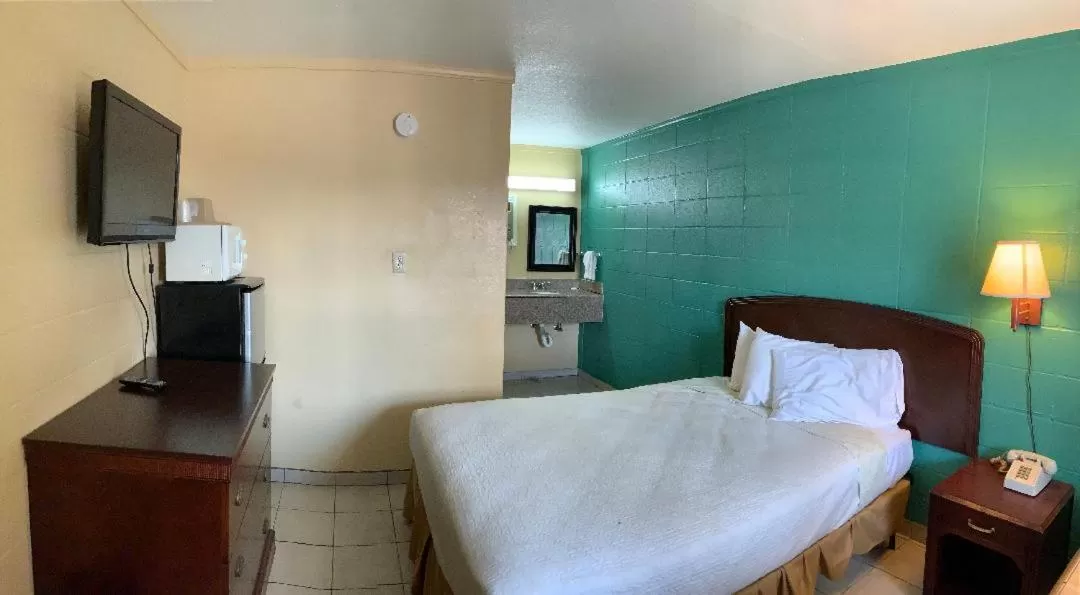 Pinn Road Inn and Suites Lackland AFB and Seaworld