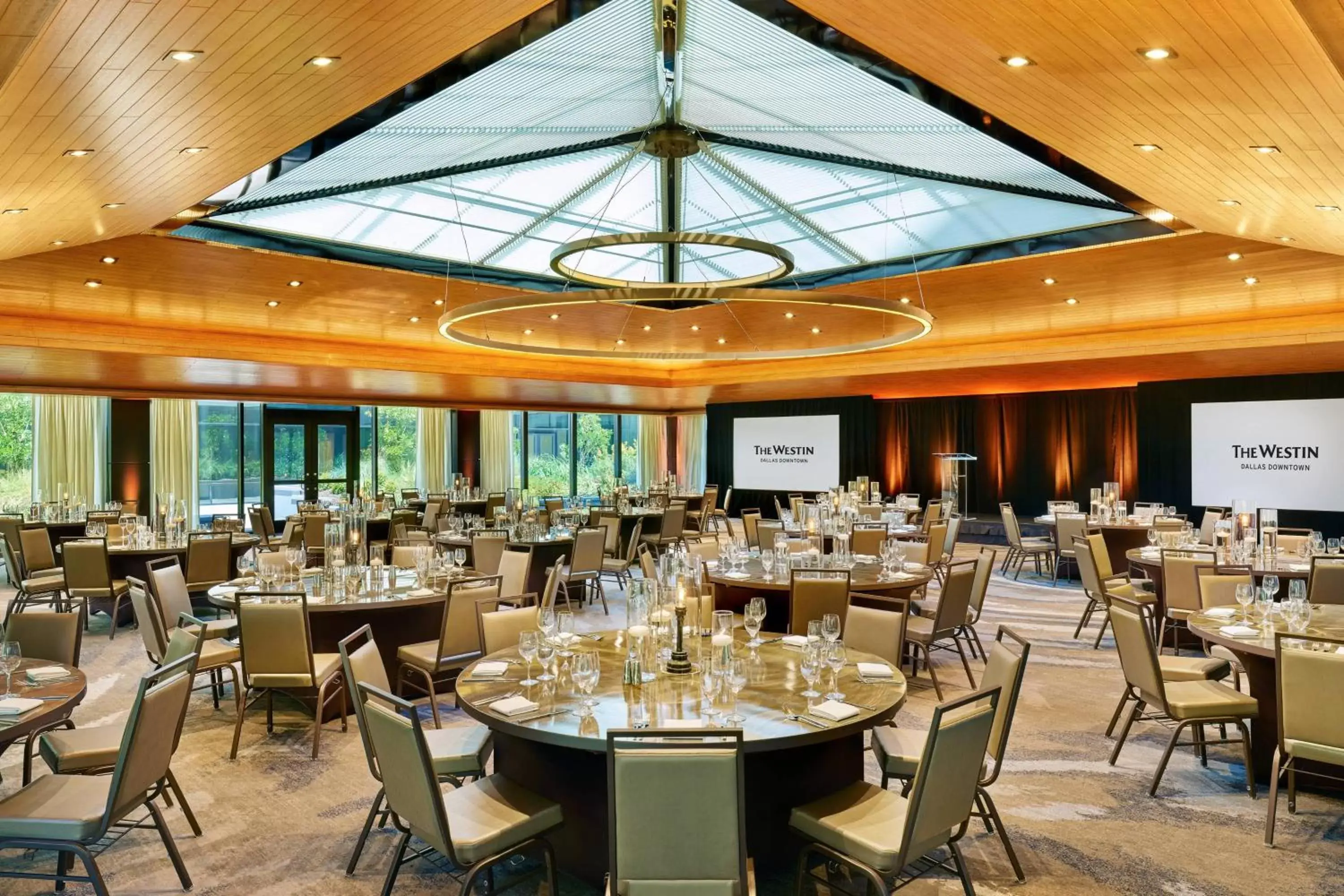 Meeting/conference room, Restaurant/Places to Eat in The Westin Dallas Downtown