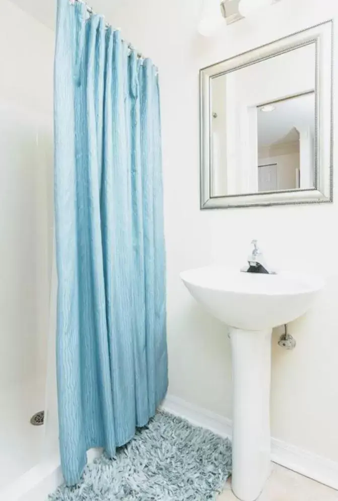 Bathroom in Hibiscus Oceanfront Resort