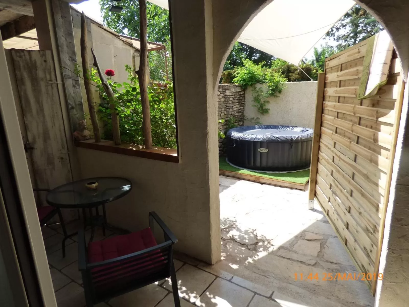 Patio in MAS MAURANE-Chambre d'hôte avec SPA privé aux portes d'ARLES