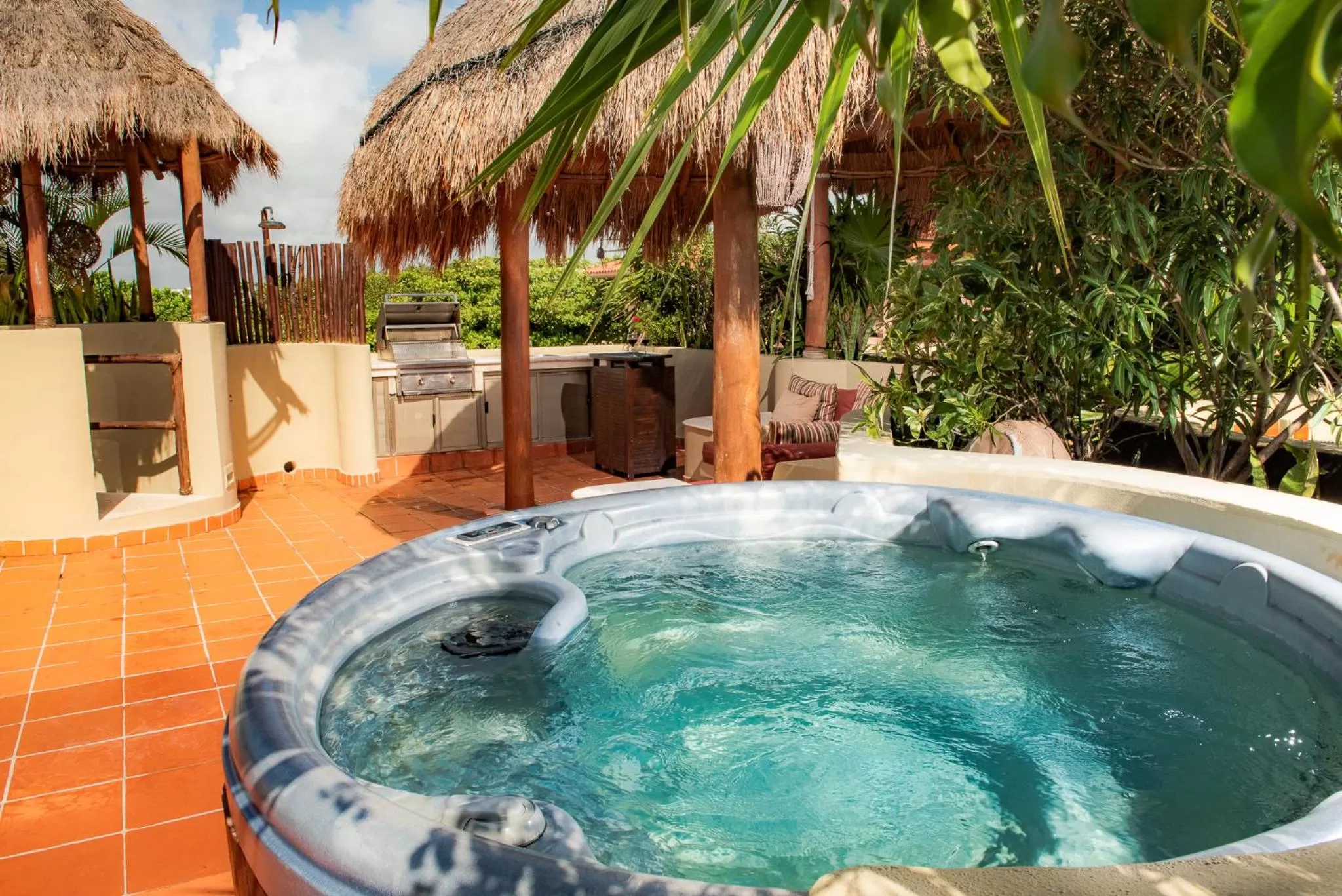 Hot Tub in Maya Villa Condo Hotel and Beachclub